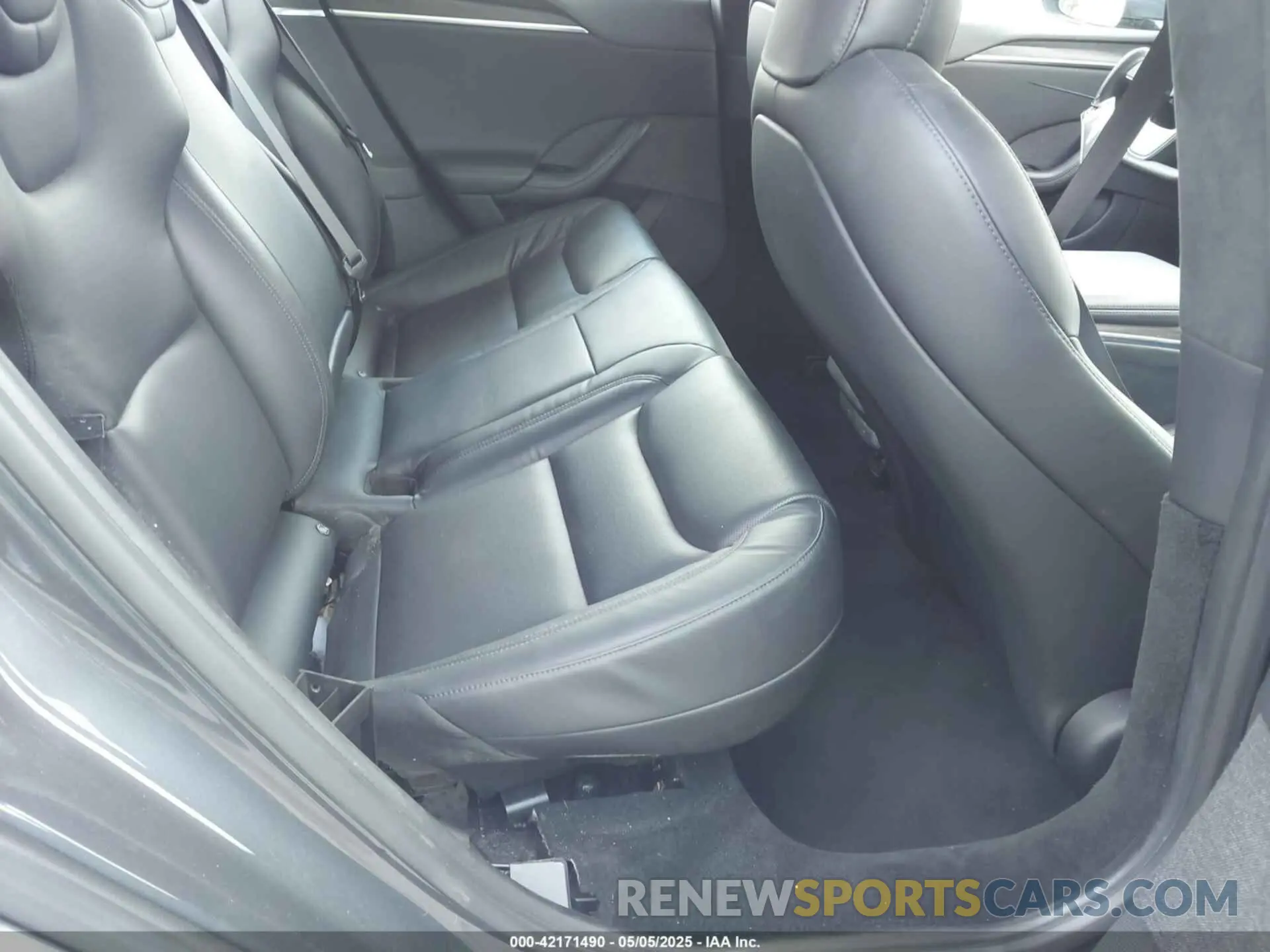 8 Photograph of a damaged car 5YJSA1E59PF502274 TESLA MODEL S 2023