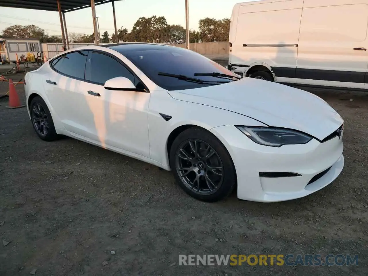 4 Photograph of a damaged car 5YJSA1E59PF518006 TESLA MODEL S 2023