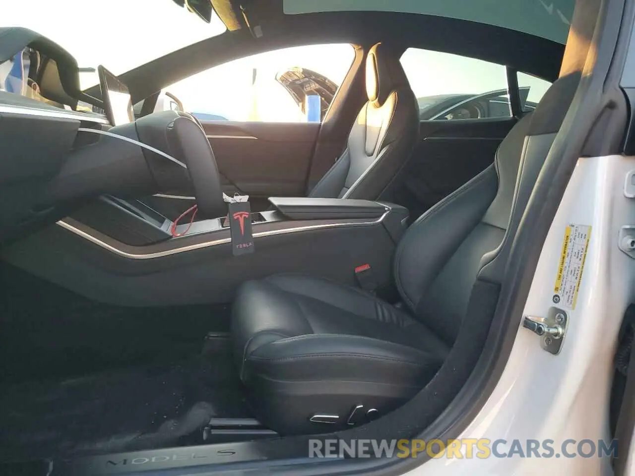 7 Photograph of a damaged car 5YJSA1E59PF518006 TESLA MODEL S 2023