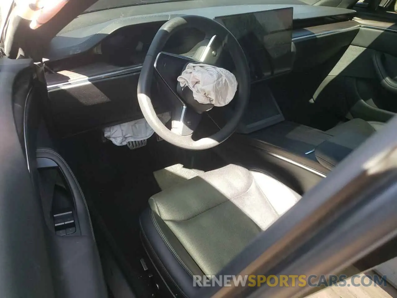 8 Photograph of a damaged car 5YJSA1E59PF526333 TESLA MODEL S 2023