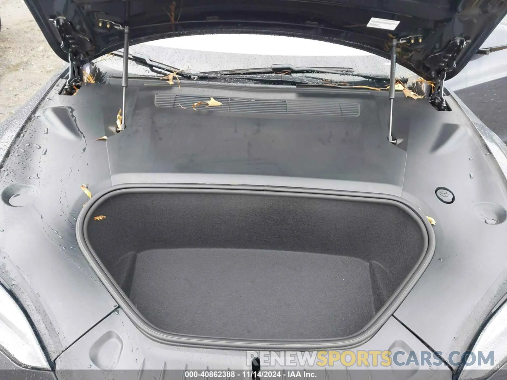 10 Photograph of a damaged car 5YJSA1E63PF502862 TESLA MODEL S 2023
