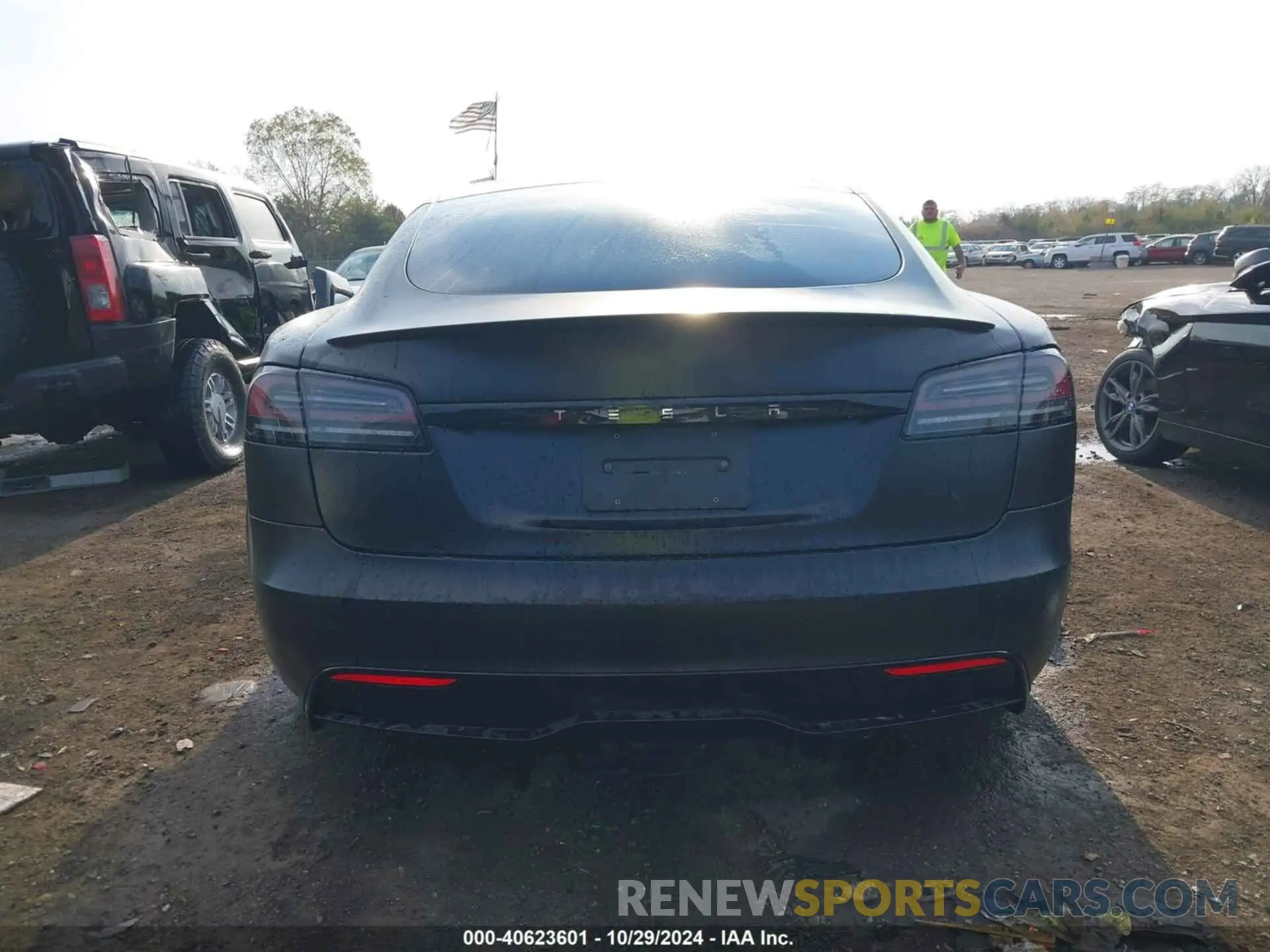 16 Photograph of a damaged car 5YJSA1E63PF530774 TESLA MODEL S 2023