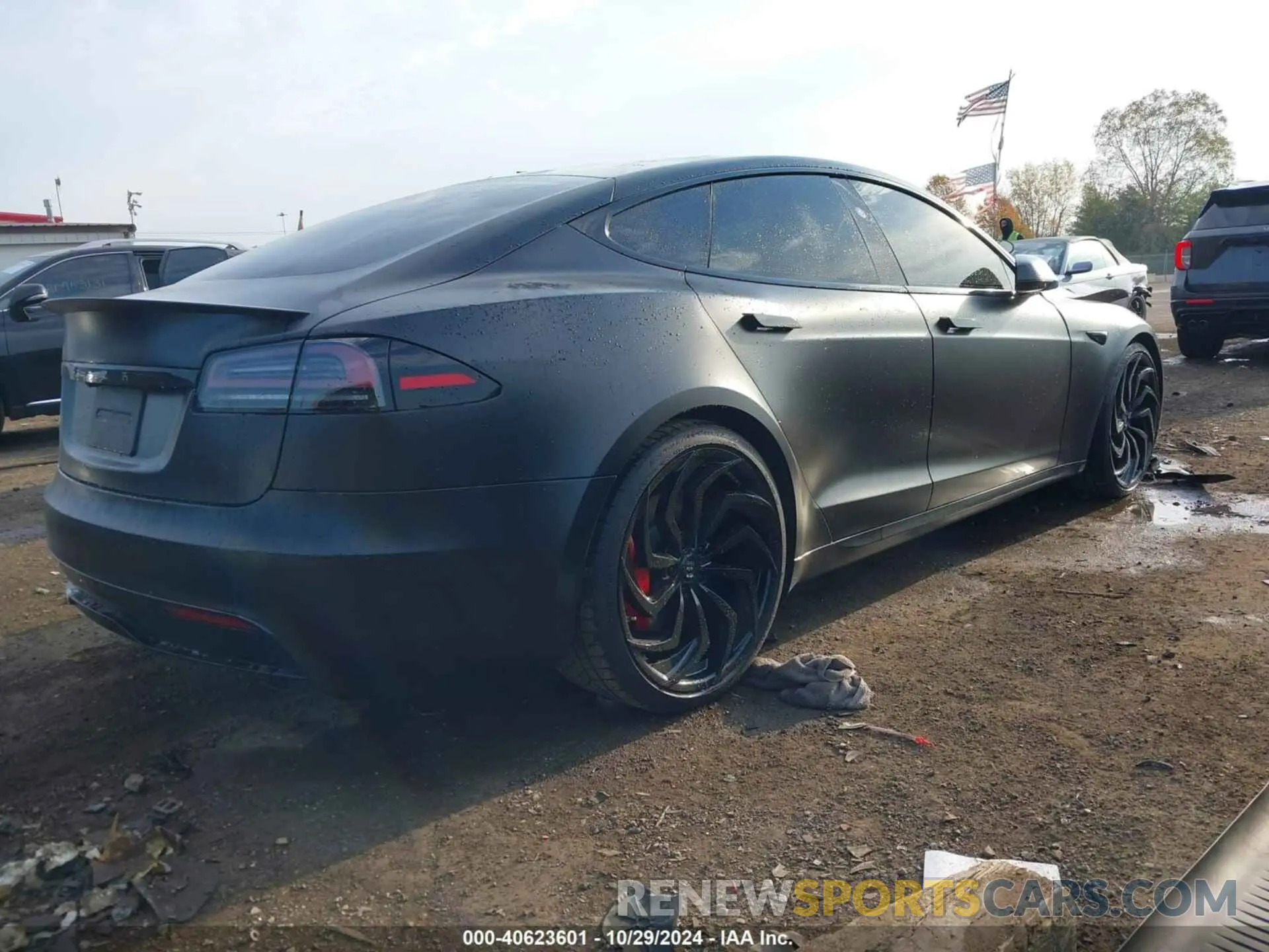 4 Photograph of a damaged car 5YJSA1E63PF530774 TESLA MODEL S 2023
