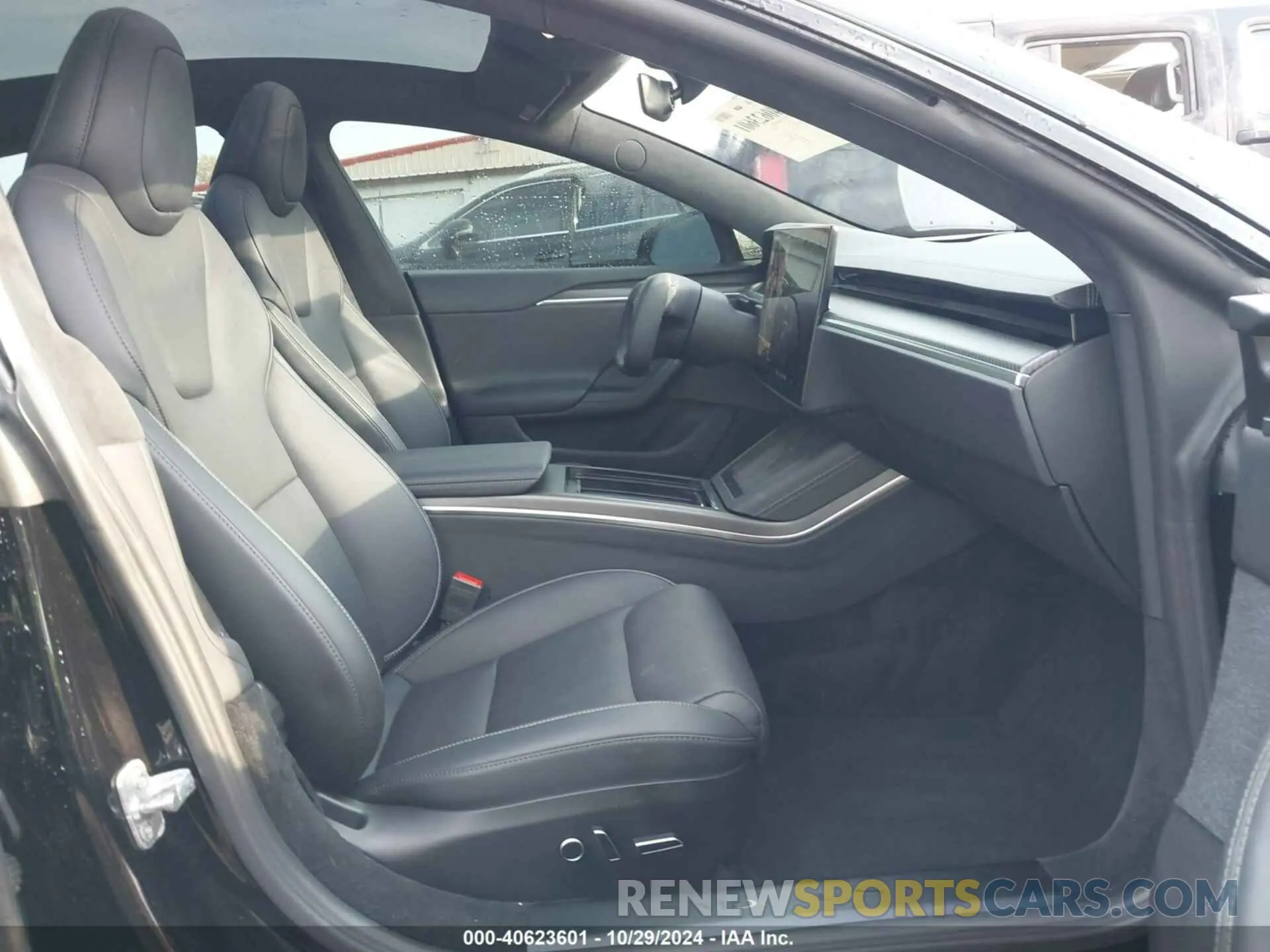 5 Photograph of a damaged car 5YJSA1E63PF530774 TESLA MODEL S 2023