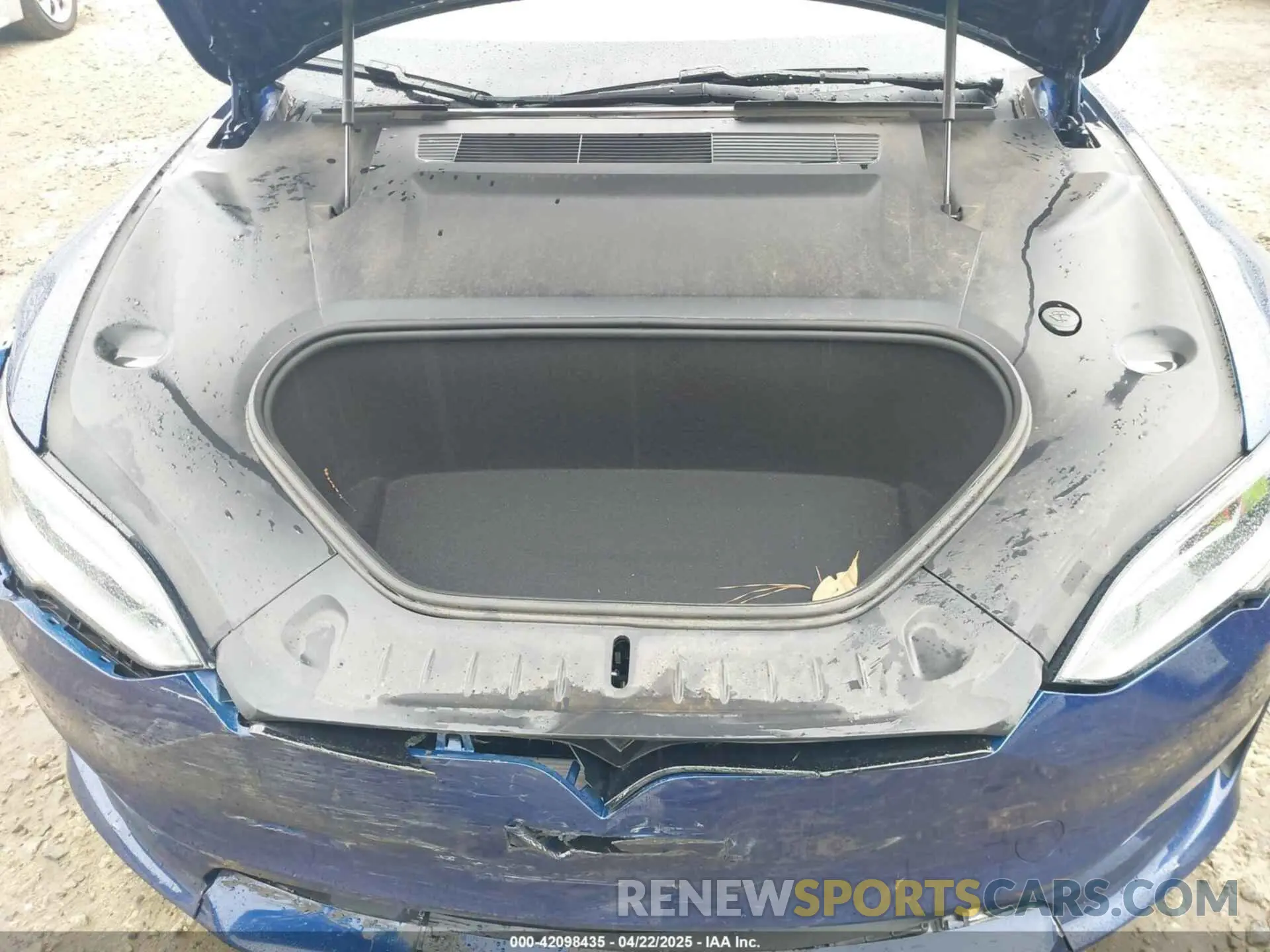 10 Photograph of a damaged car 5YJSA1E64PF525308 TESLA MODEL S 2023
