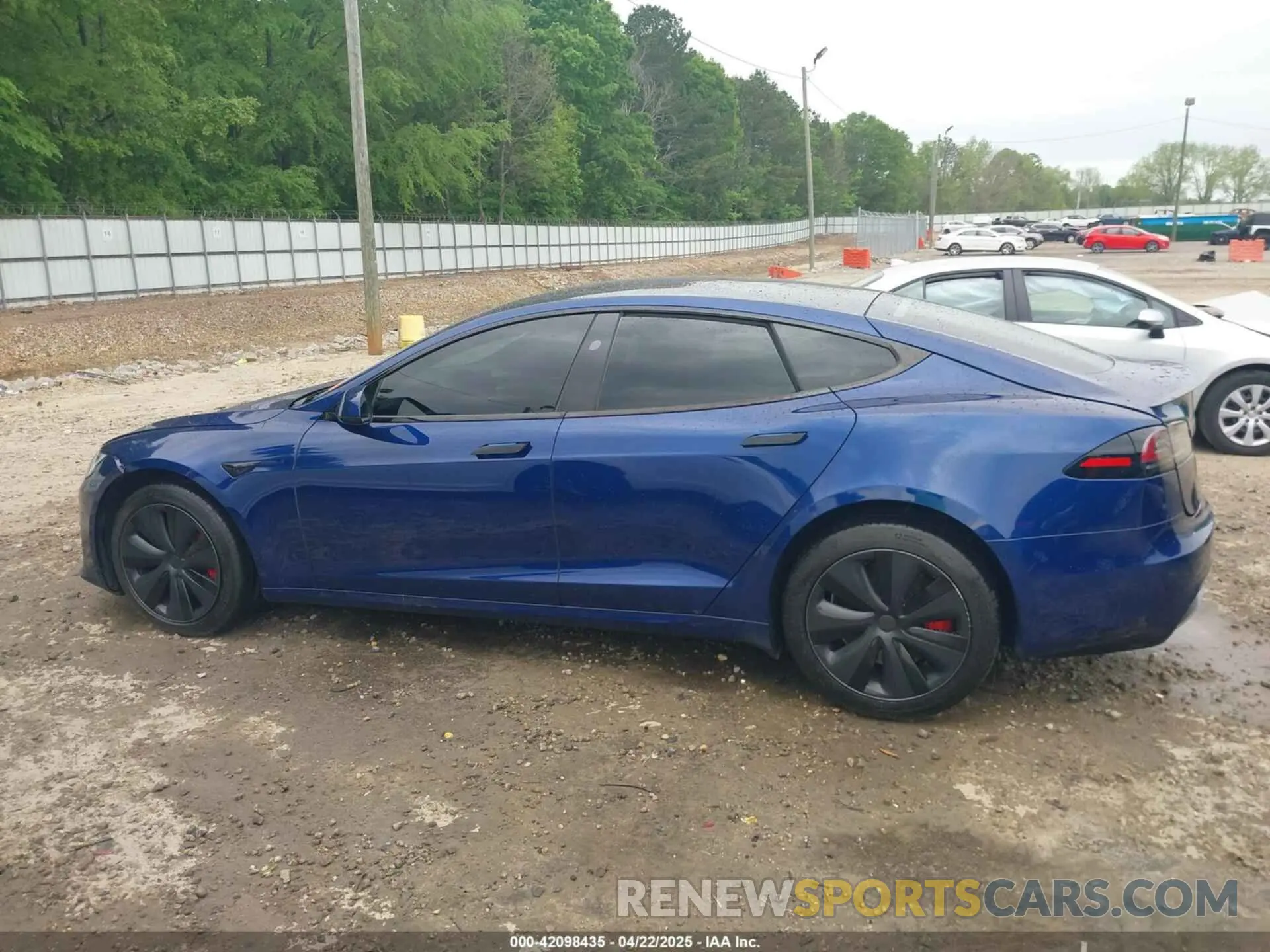 14 Photograph of a damaged car 5YJSA1E64PF525308 TESLA MODEL S 2023