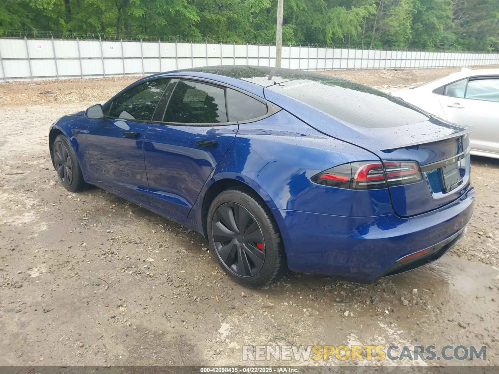 3 Photograph of a damaged car 5YJSA1E64PF525308 TESLA MODEL S 2023
