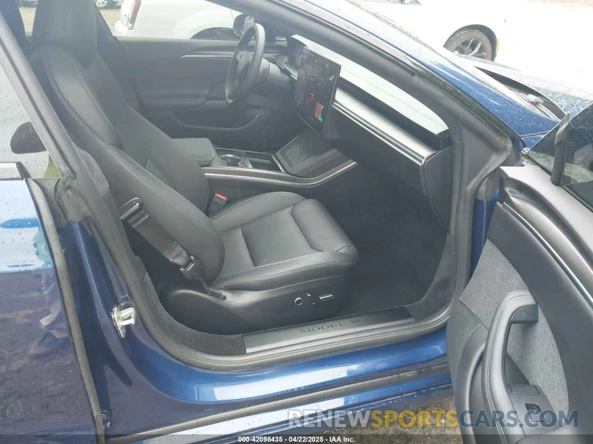 5 Photograph of a damaged car 5YJSA1E64PF525308 TESLA MODEL S 2023