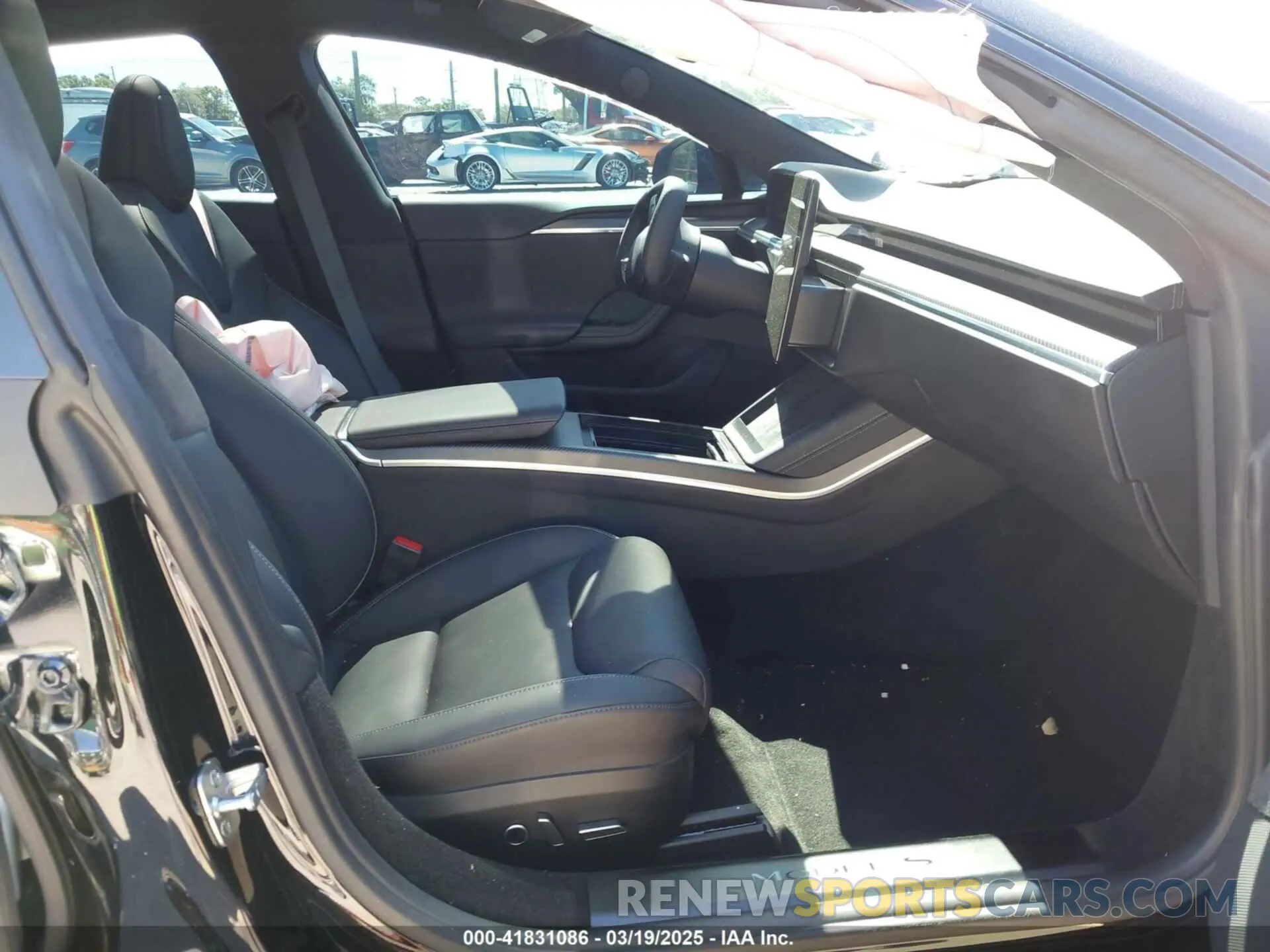 5 Photograph of a damaged car 5YJSA1E67PF528171 TESLA MODEL S 2023
