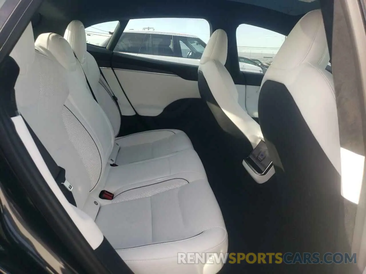 10 Photograph of a damaged car 5YJSA1E67PF528820 TESLA MODEL S 2023