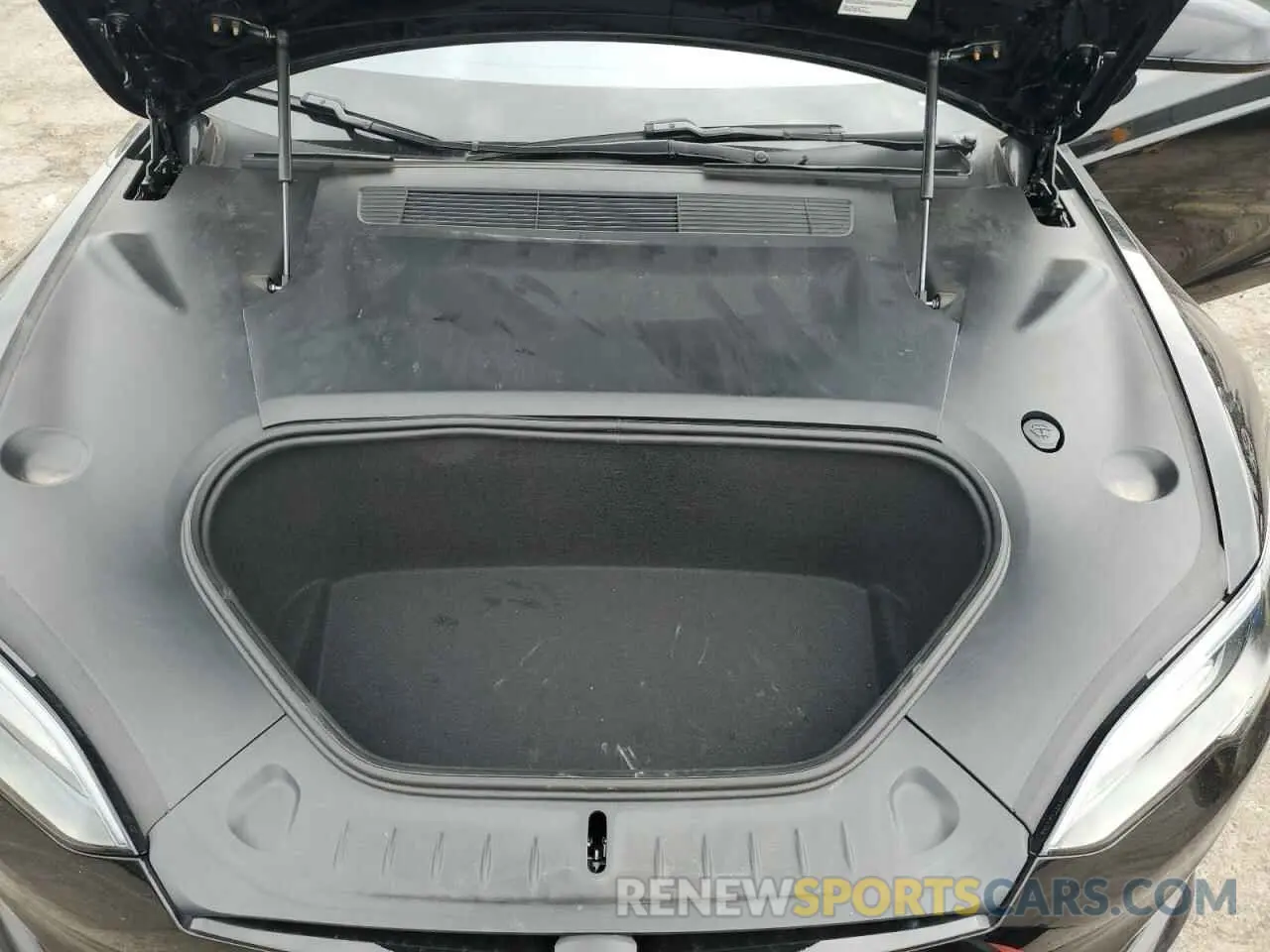 11 Photograph of a damaged car 5YJSA1E51RF533876 TESLA MODEL S 2024