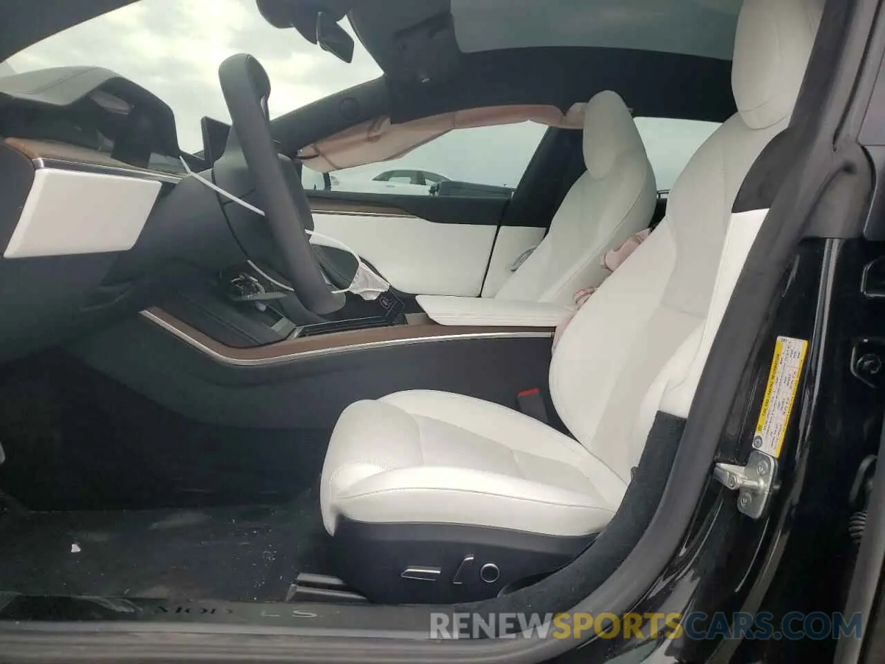 7 Photograph of a damaged car 5YJSA1E51RF533876 TESLA MODEL S 2024