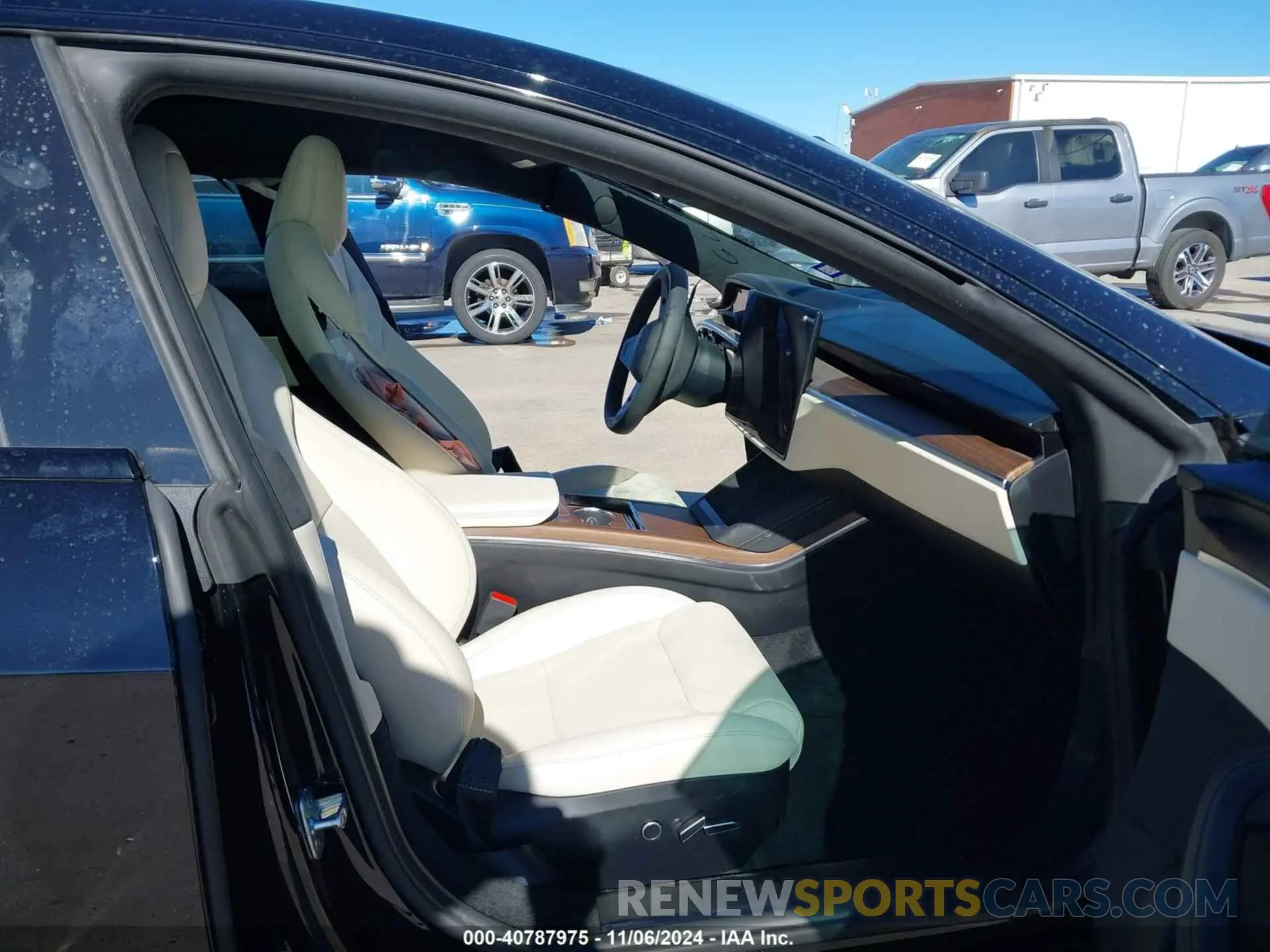 5 Photograph of a damaged car 5YJSA1E57RF536538 TESLA MODEL S 2024