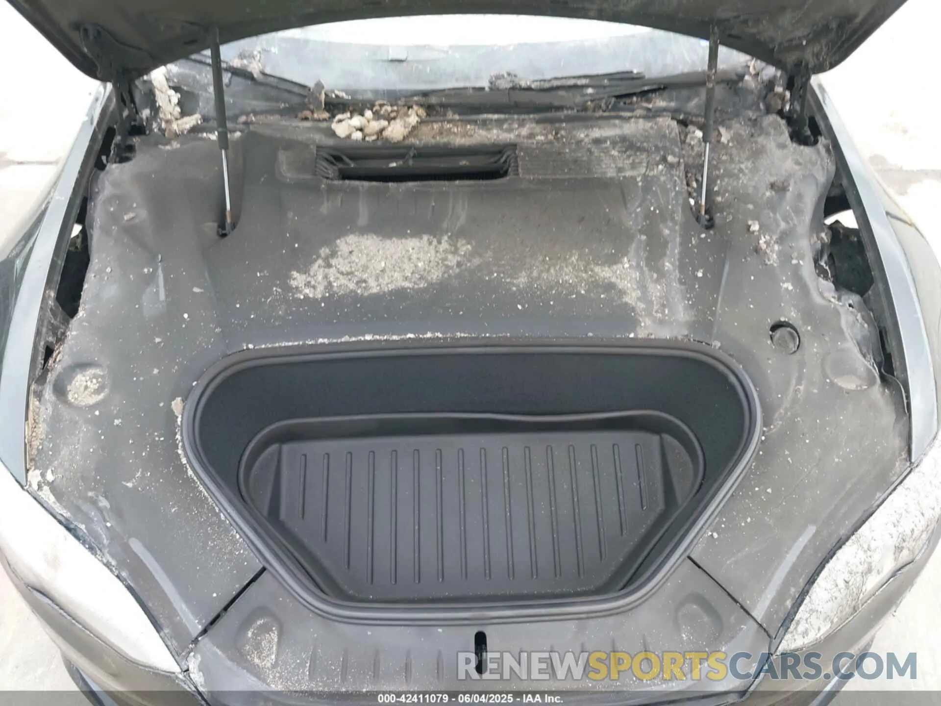 11 Photograph of a damaged car 5YJSA1E58RF535852 TESLA MODEL S 2024