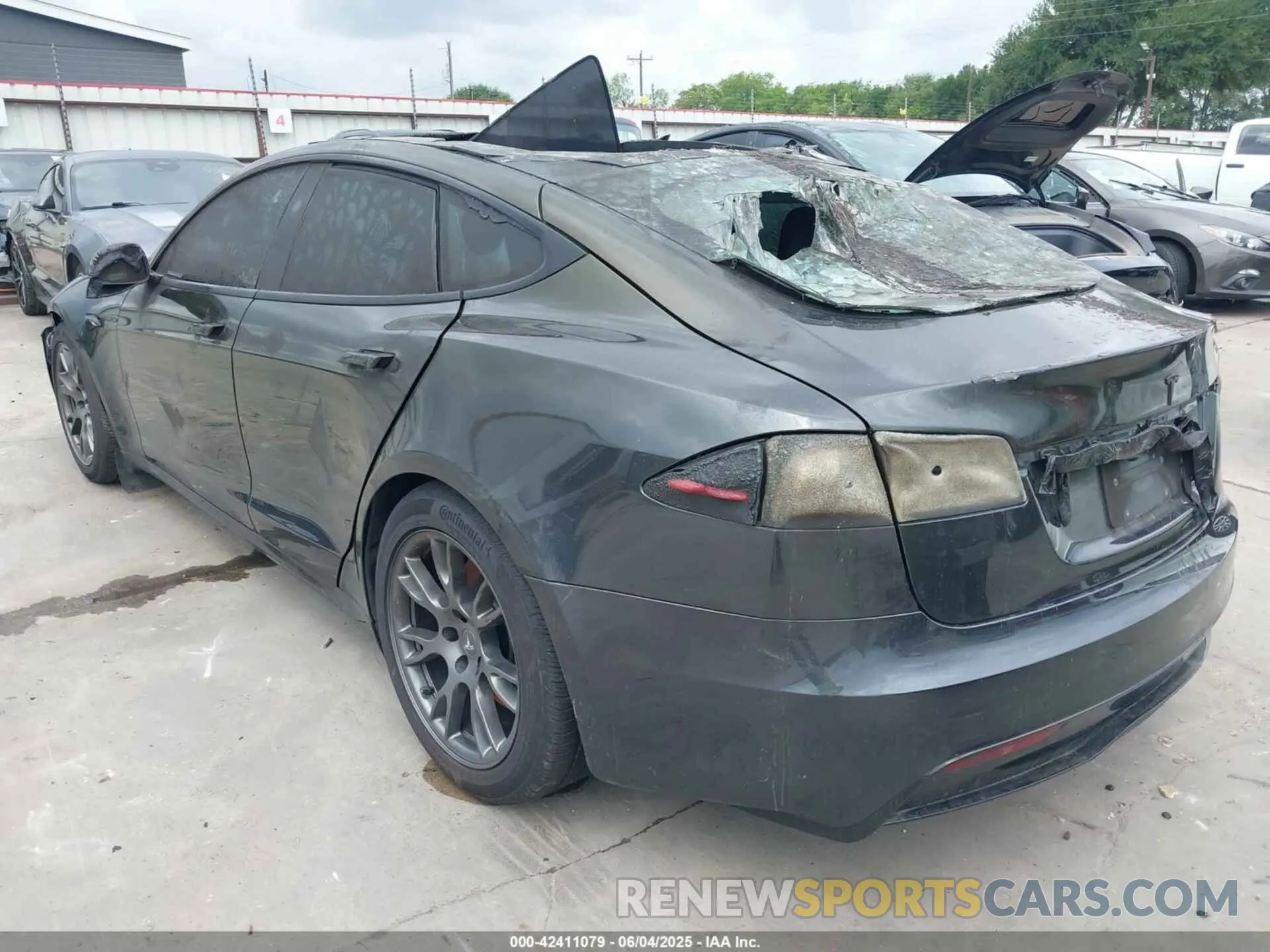 3 Photograph of a damaged car 5YJSA1E58RF535852 TESLA MODEL S 2024