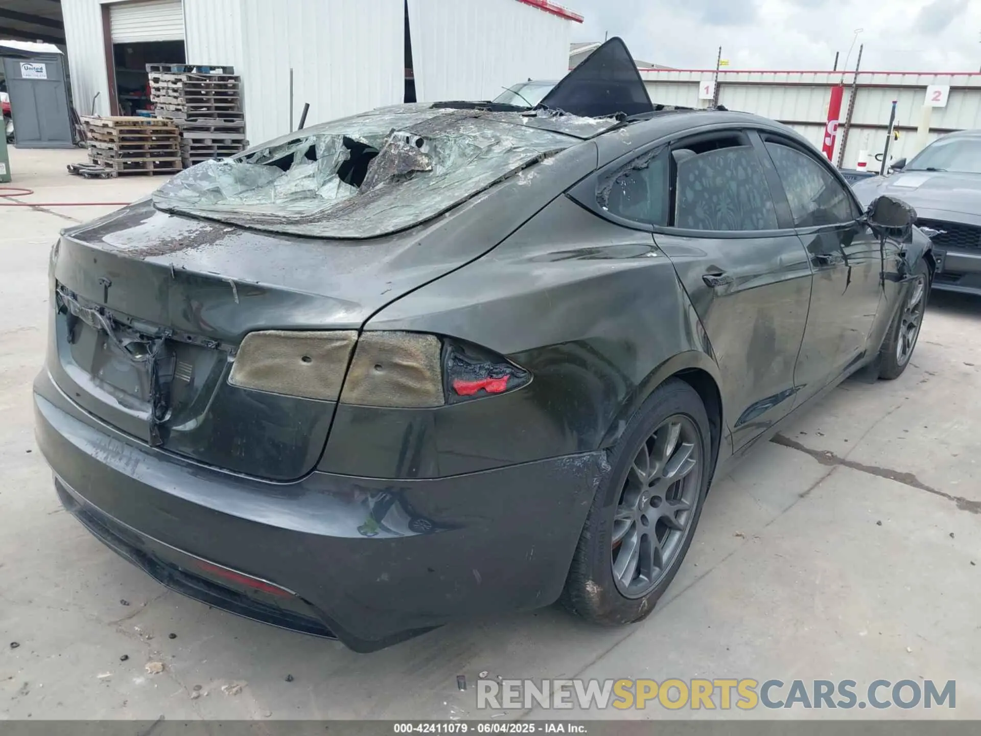 4 Photograph of a damaged car 5YJSA1E58RF535852 TESLA MODEL S 2024