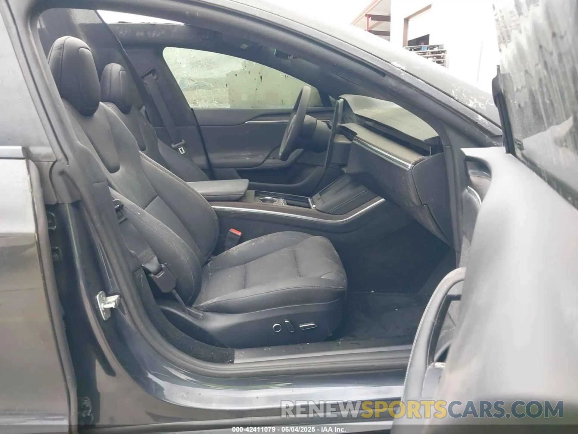 5 Photograph of a damaged car 5YJSA1E58RF535852 TESLA MODEL S 2024