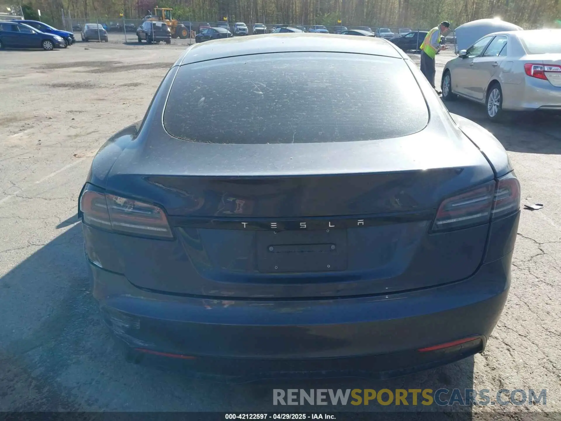17 Photograph of a damaged car 5YJSA1E59RF537321 TESLA MODEL S 2024
