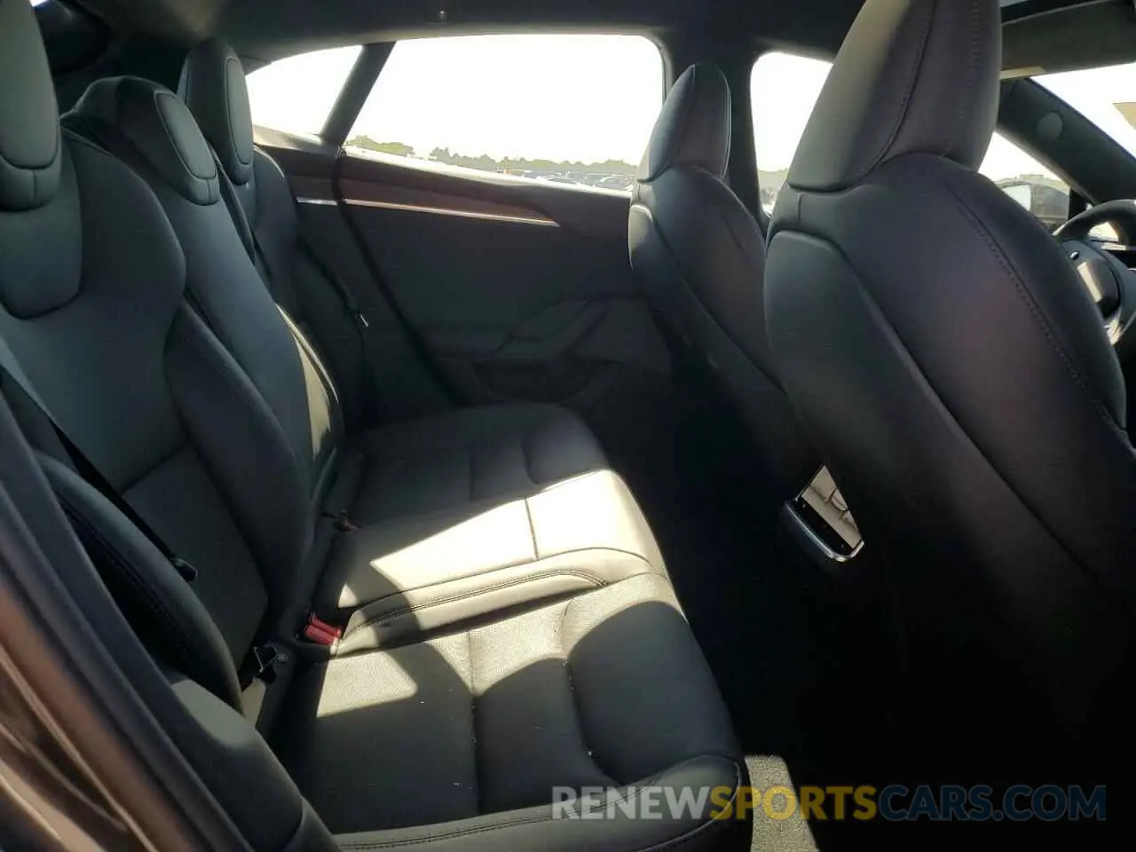 11 Photograph of a damaged car 5YJSA1E5XRF542575 TESLA MODEL S 2024