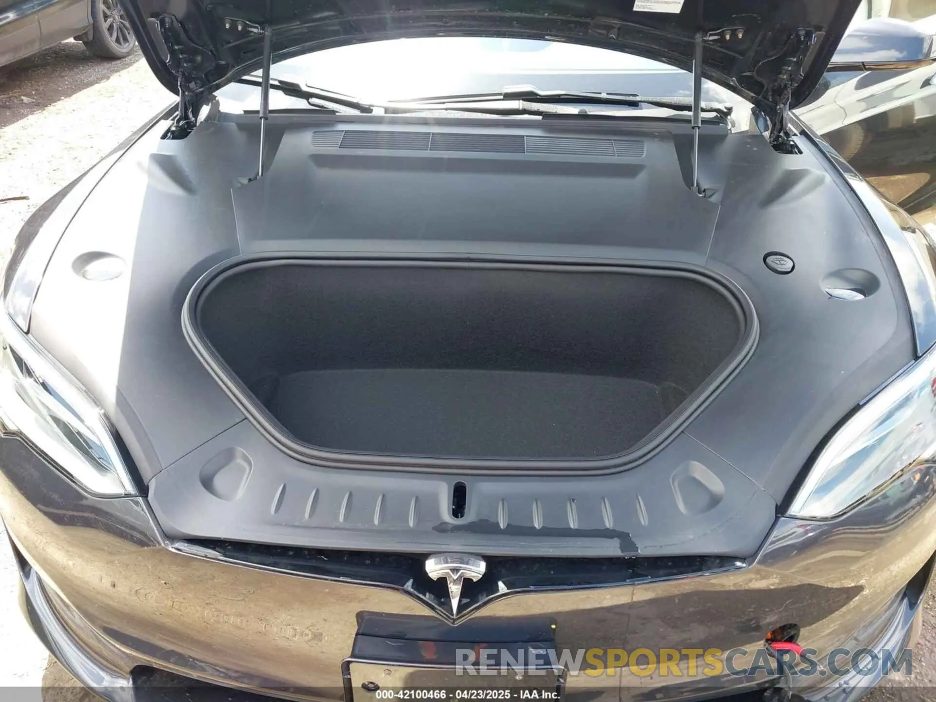 10 Photograph of a damaged car 5YJSA1E64RF535646 TESLA MODEL S 2024