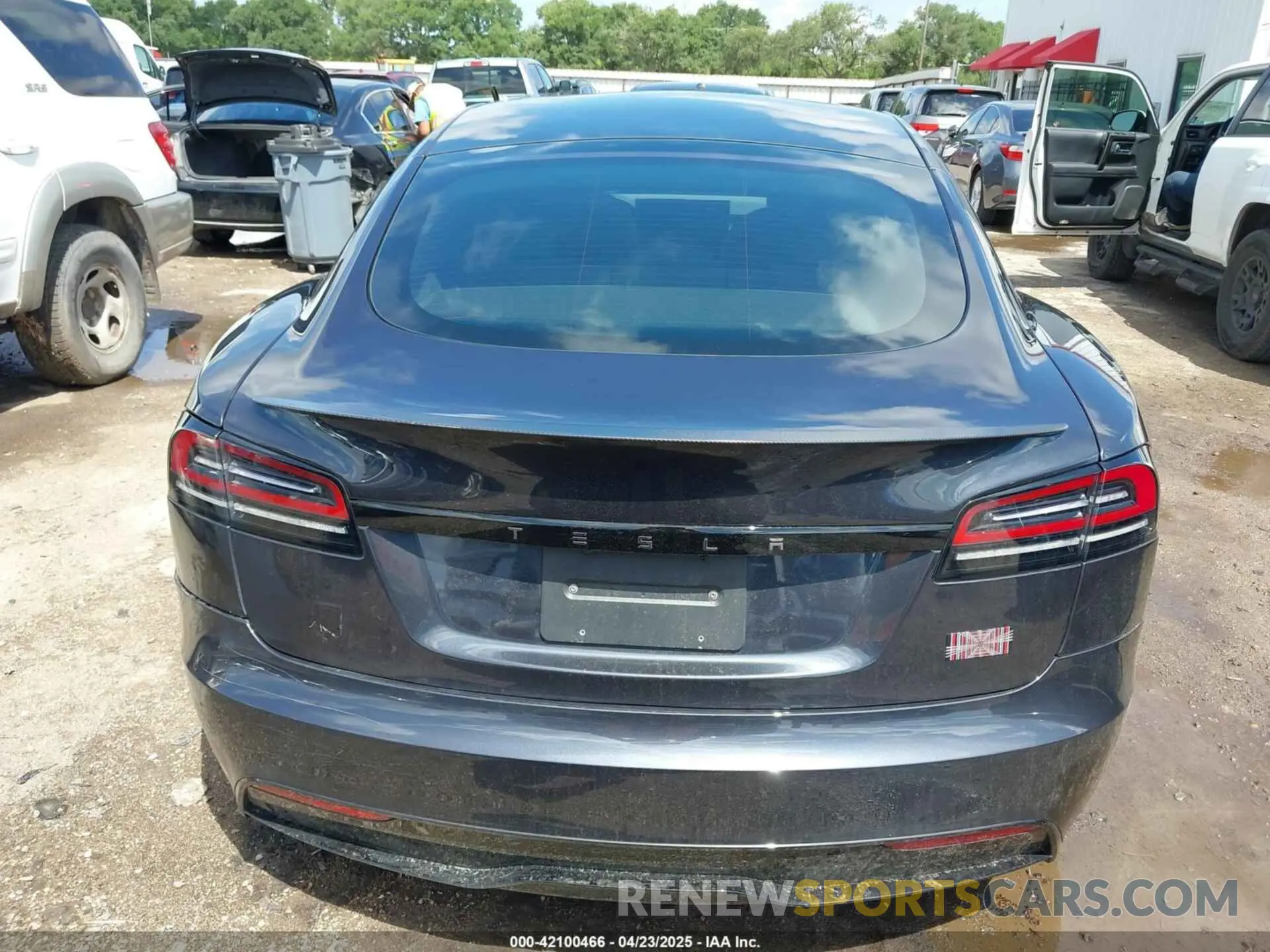 16 Photograph of a damaged car 5YJSA1E64RF535646 TESLA MODEL S 2024