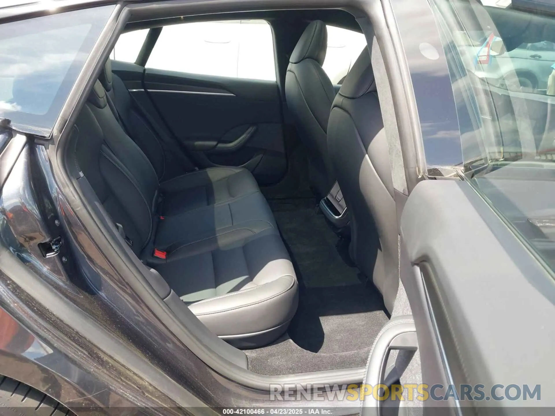 8 Photograph of a damaged car 5YJSA1E64RF535646 TESLA MODEL S 2024