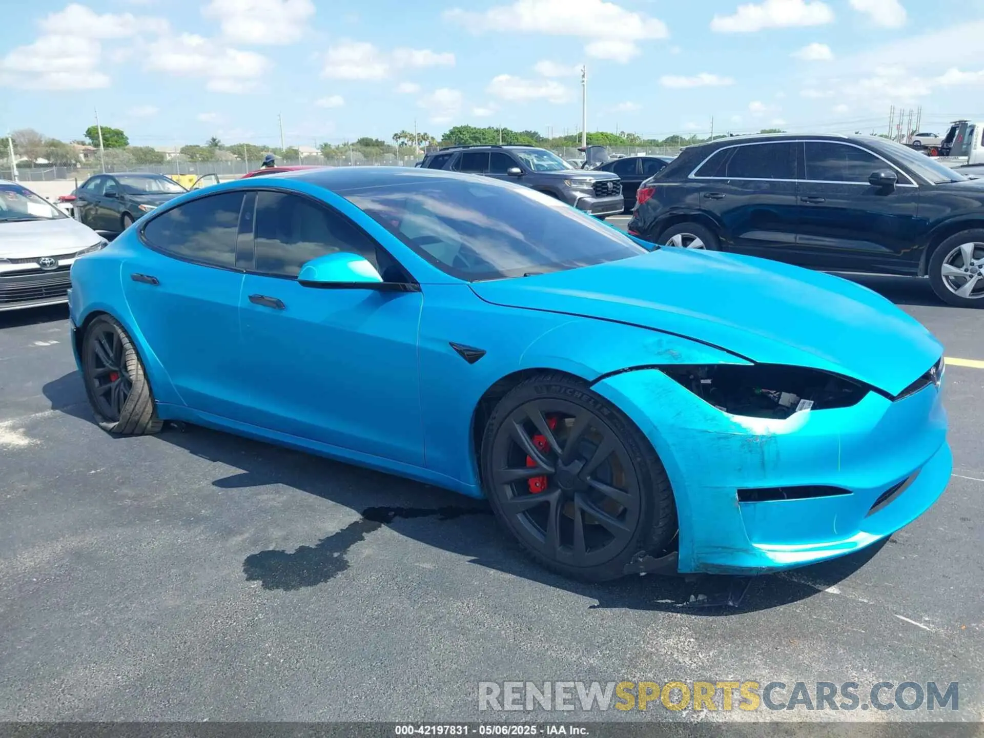 21 Photograph of a damaged car 5YJSA1E64RF540250 TESLA MODEL S 2024