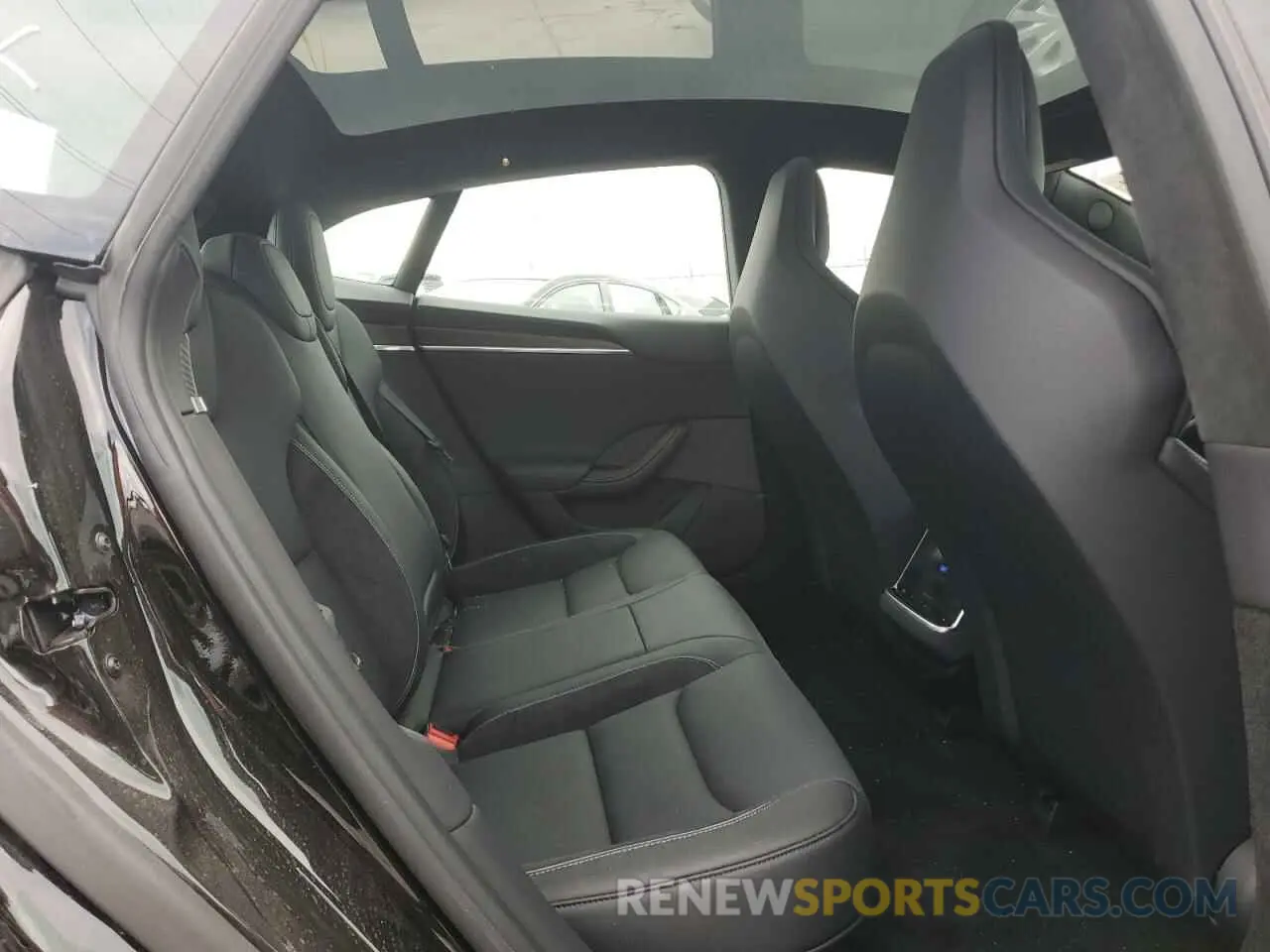 10 Photograph of a damaged car 5YJSA1E65RF543822 TESLA MODEL S 2024