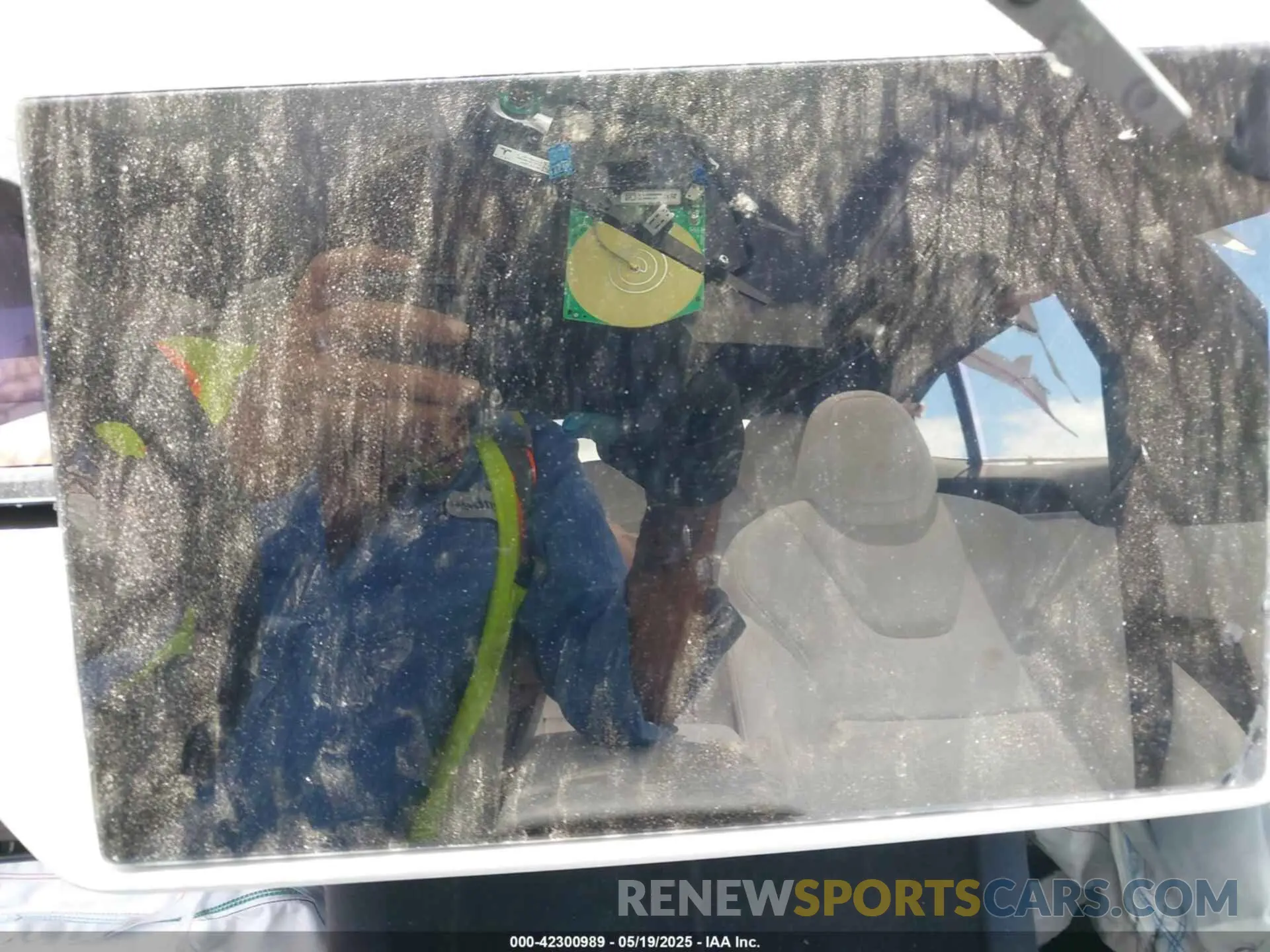 17 Photograph of a damaged car 5YJSA1E51SF548612 TESLA MODEL S 2025