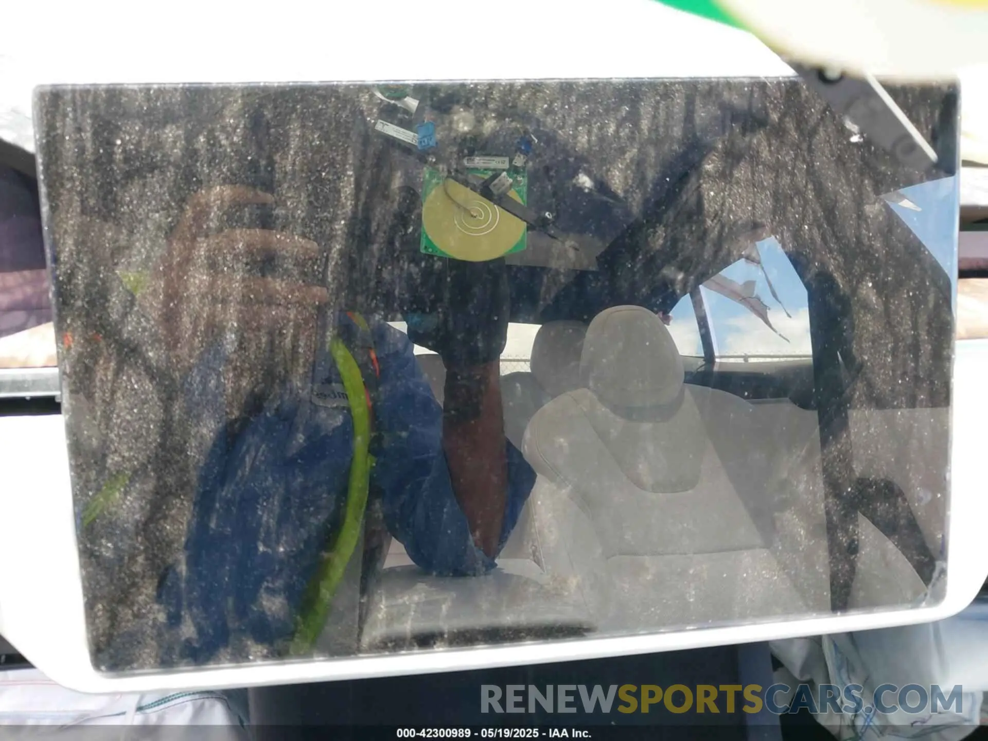 18 Photograph of a damaged car 5YJSA1E51SF548612 TESLA MODEL S 2025