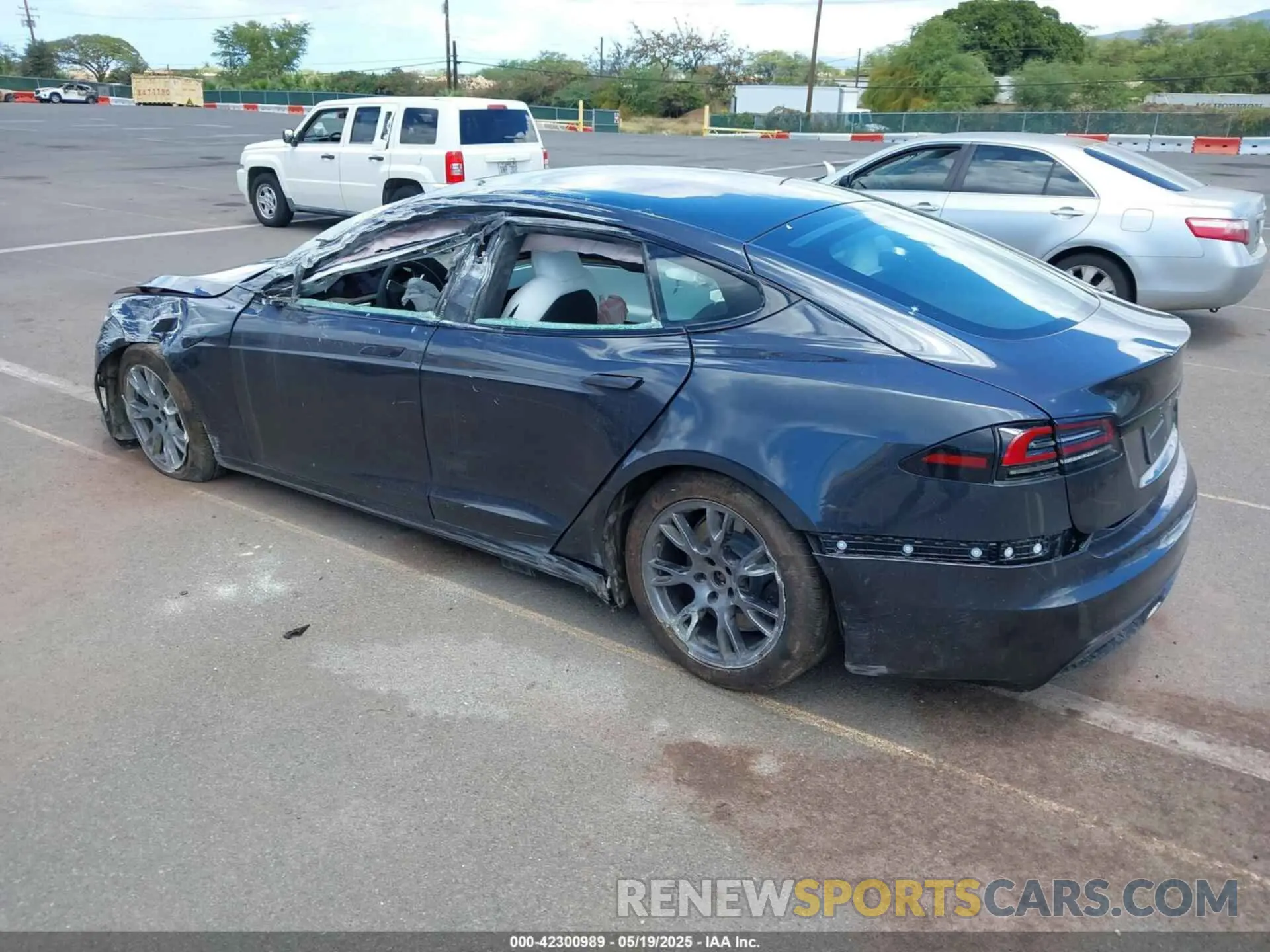 3 Photograph of a damaged car 5YJSA1E51SF548612 TESLA MODEL S 2025