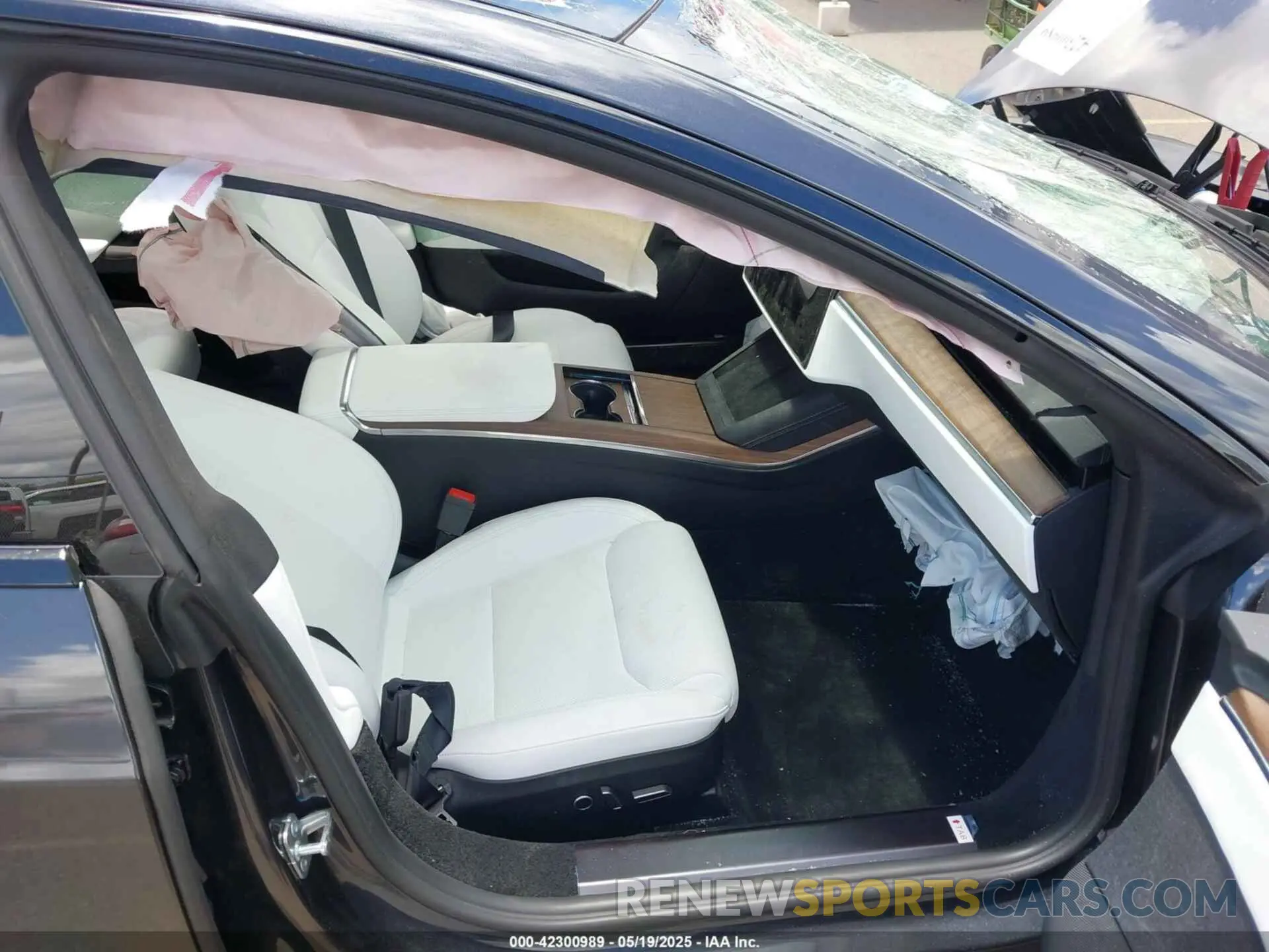 5 Photograph of a damaged car 5YJSA1E51SF548612 TESLA MODEL S 2025
