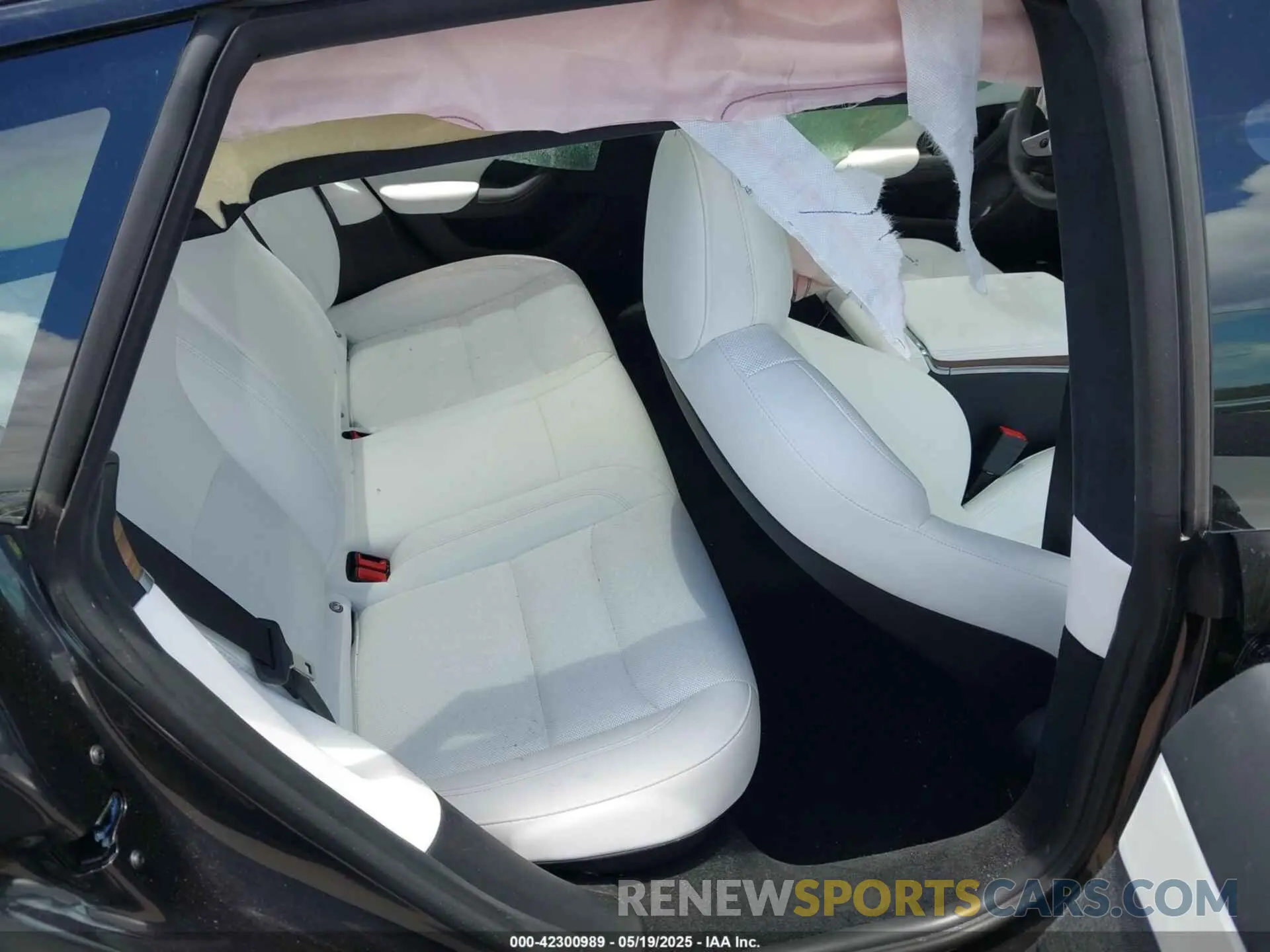 8 Photograph of a damaged car 5YJSA1E51SF548612 TESLA MODEL S 2025