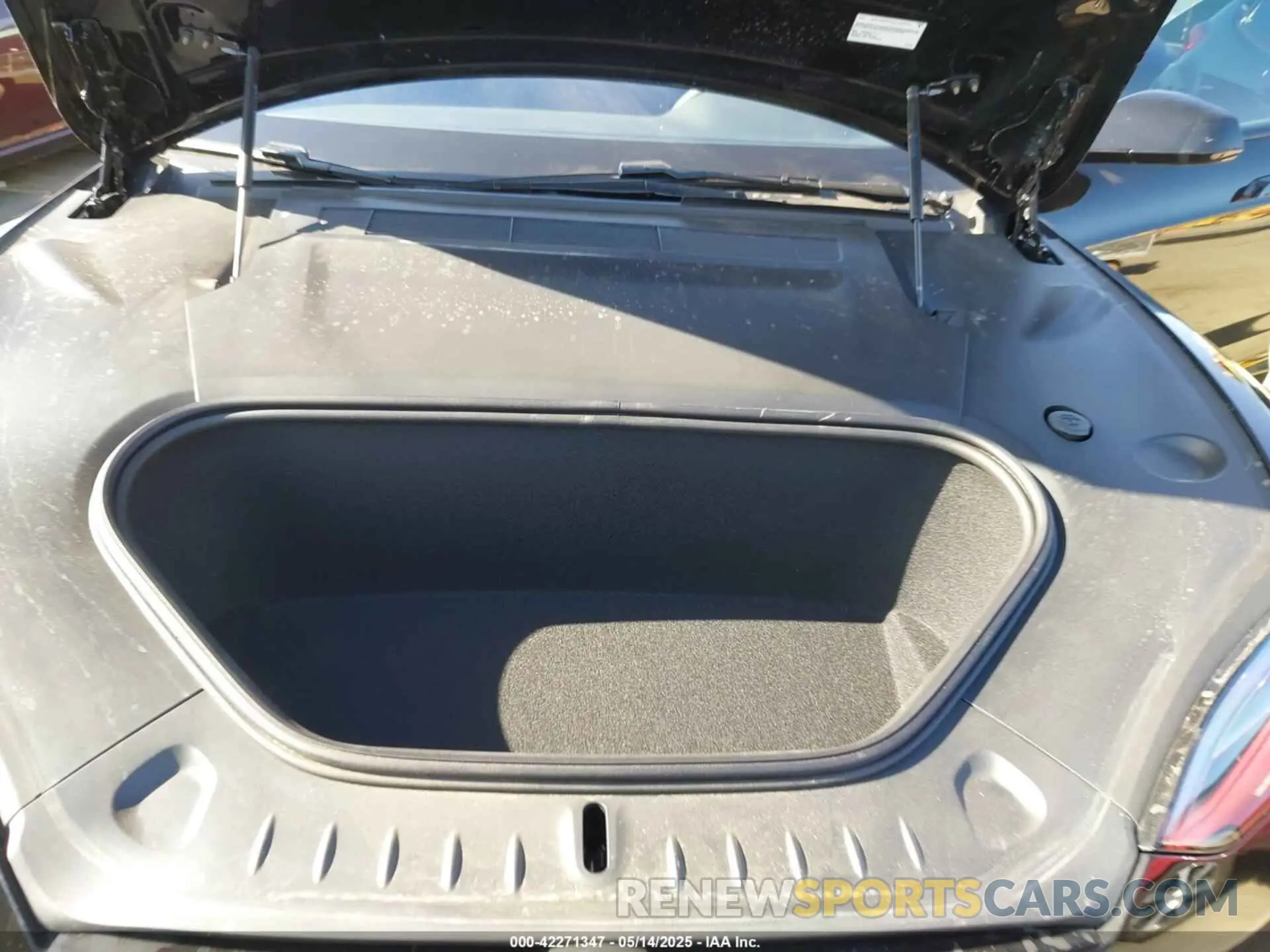 10 Photograph of a damaged car 5YJSA1E57SF549635 TESLA MODEL S 2025