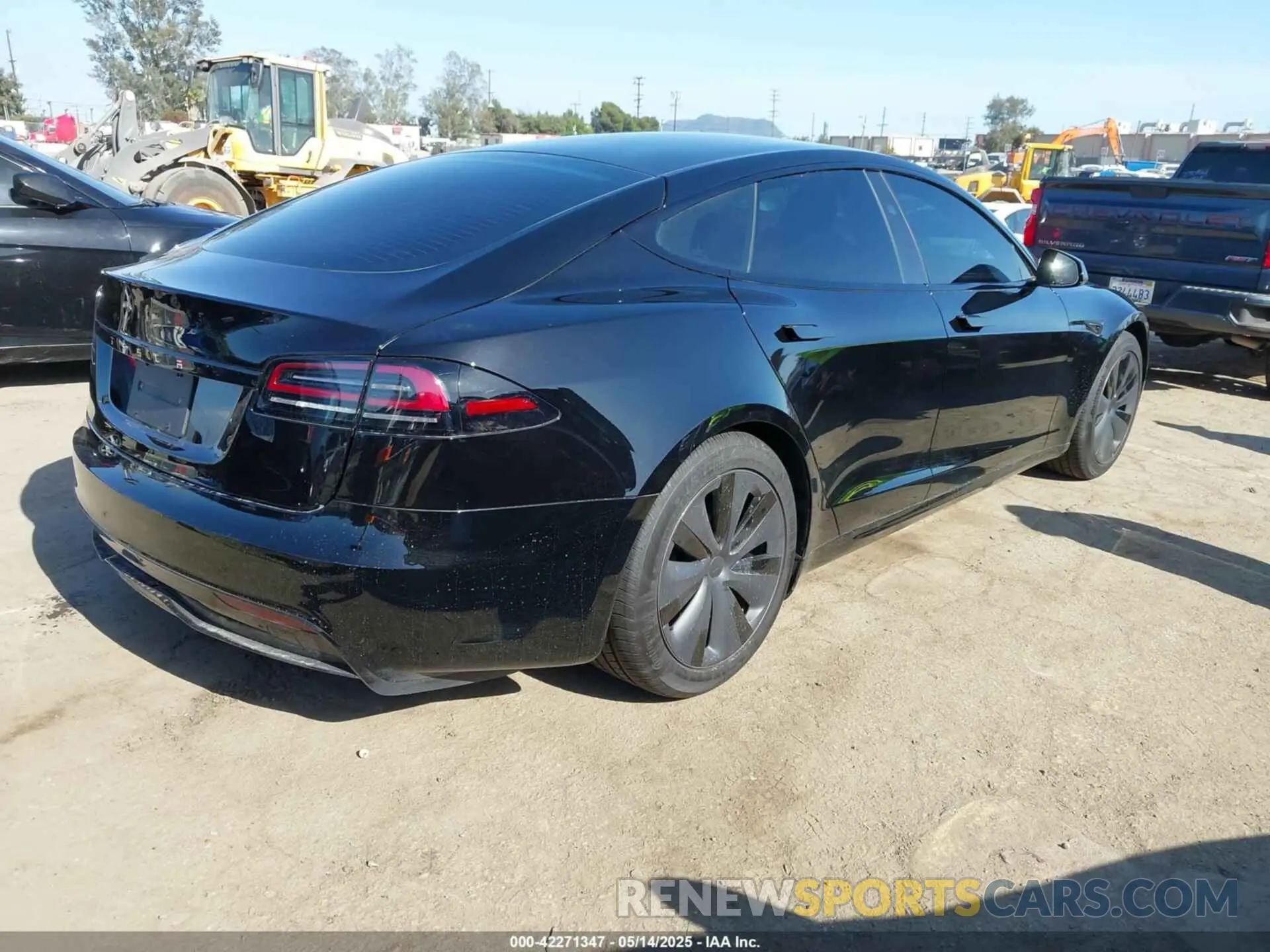 4 Photograph of a damaged car 5YJSA1E57SF549635 TESLA MODEL S 2025