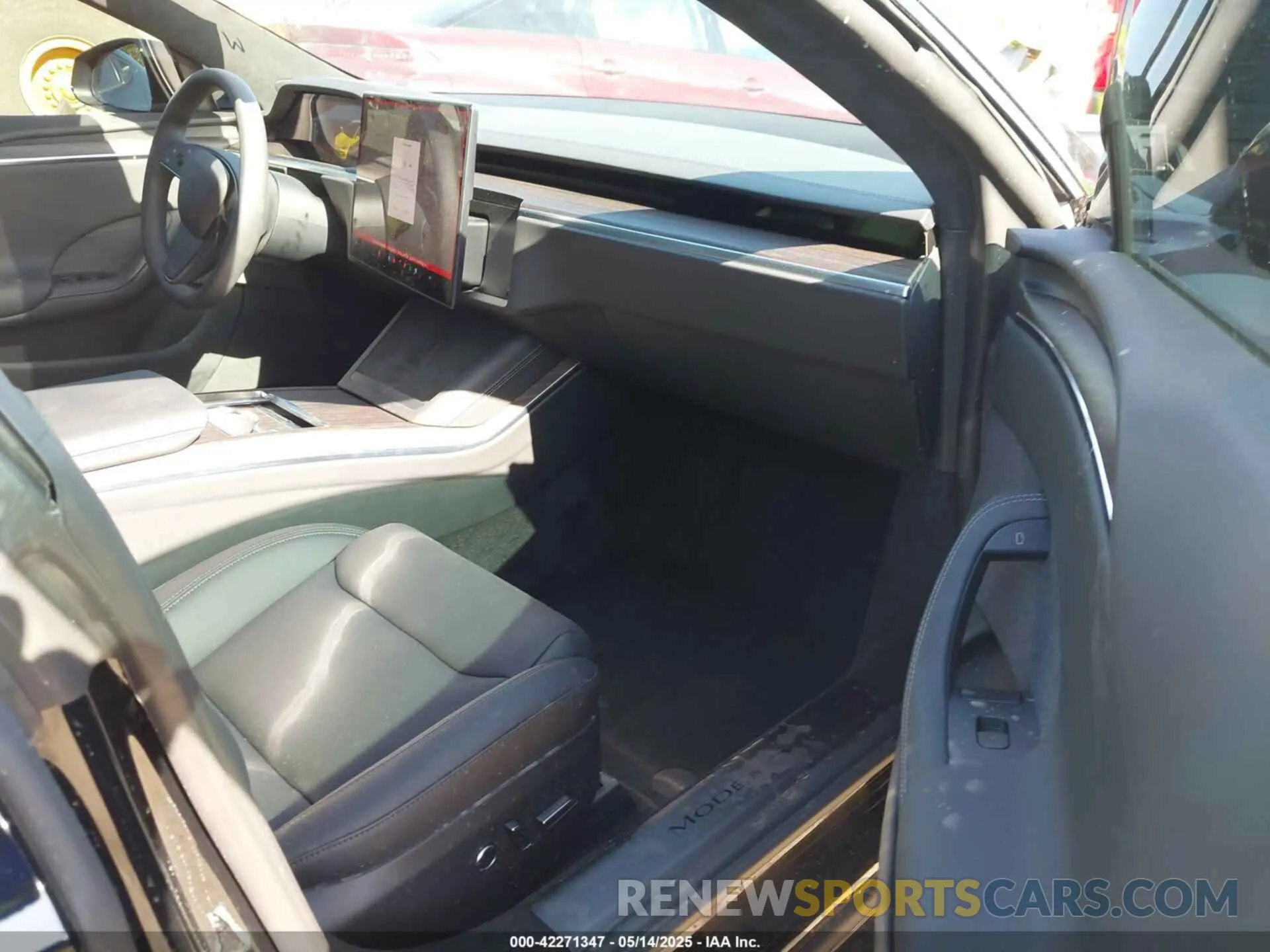 5 Photograph of a damaged car 5YJSA1E57SF549635 TESLA MODEL S 2025