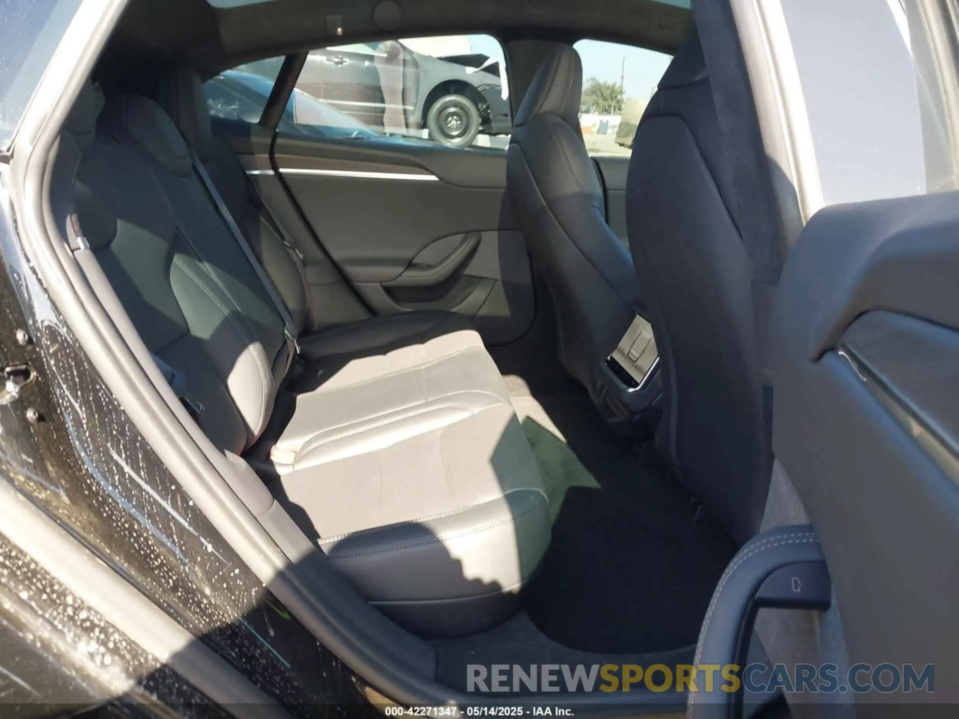 8 Photograph of a damaged car 5YJSA1E57SF549635 TESLA MODEL S 2025