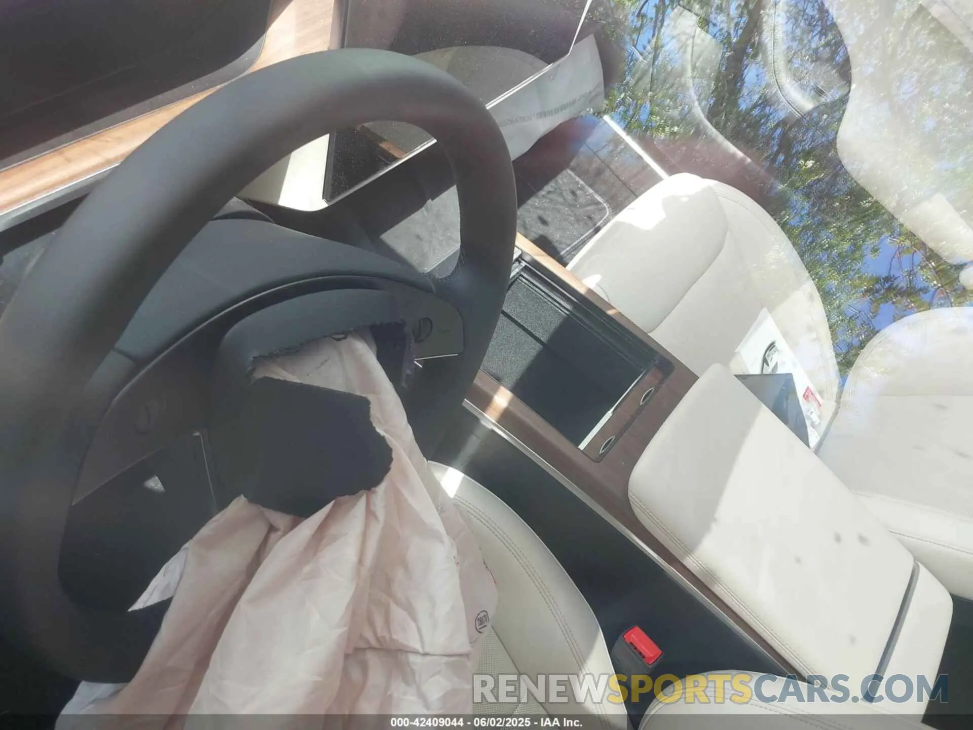14 Photograph of a damaged car 5YJSA1E59SF549183 TESLA MODEL S 2025