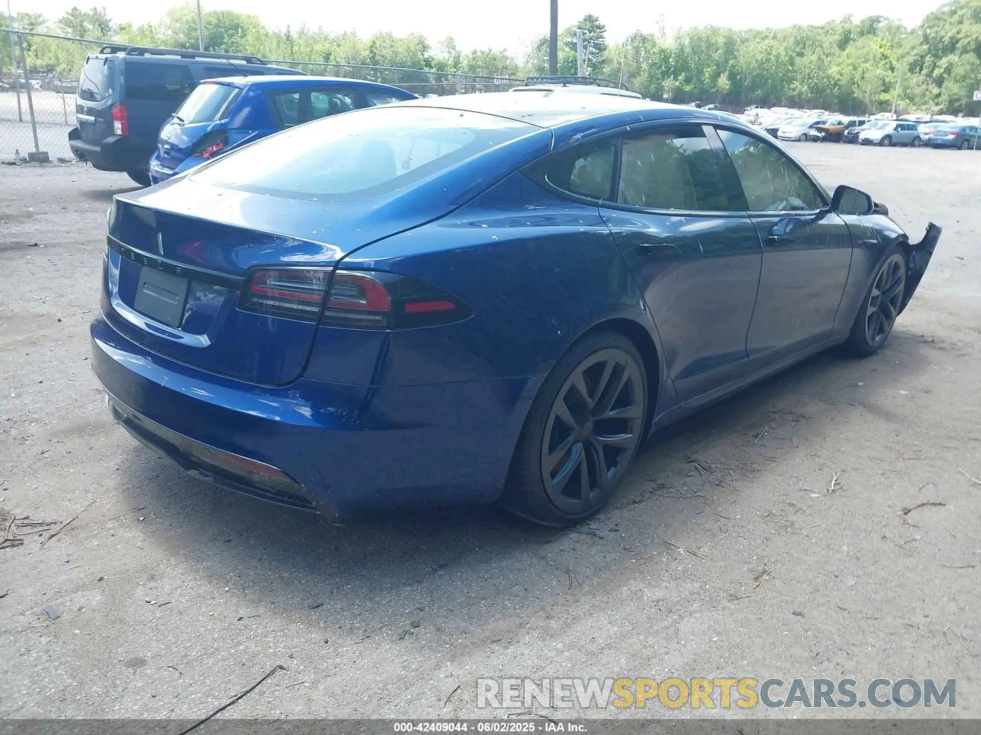 4 Photograph of a damaged car 5YJSA1E59SF549183 TESLA MODEL S 2025