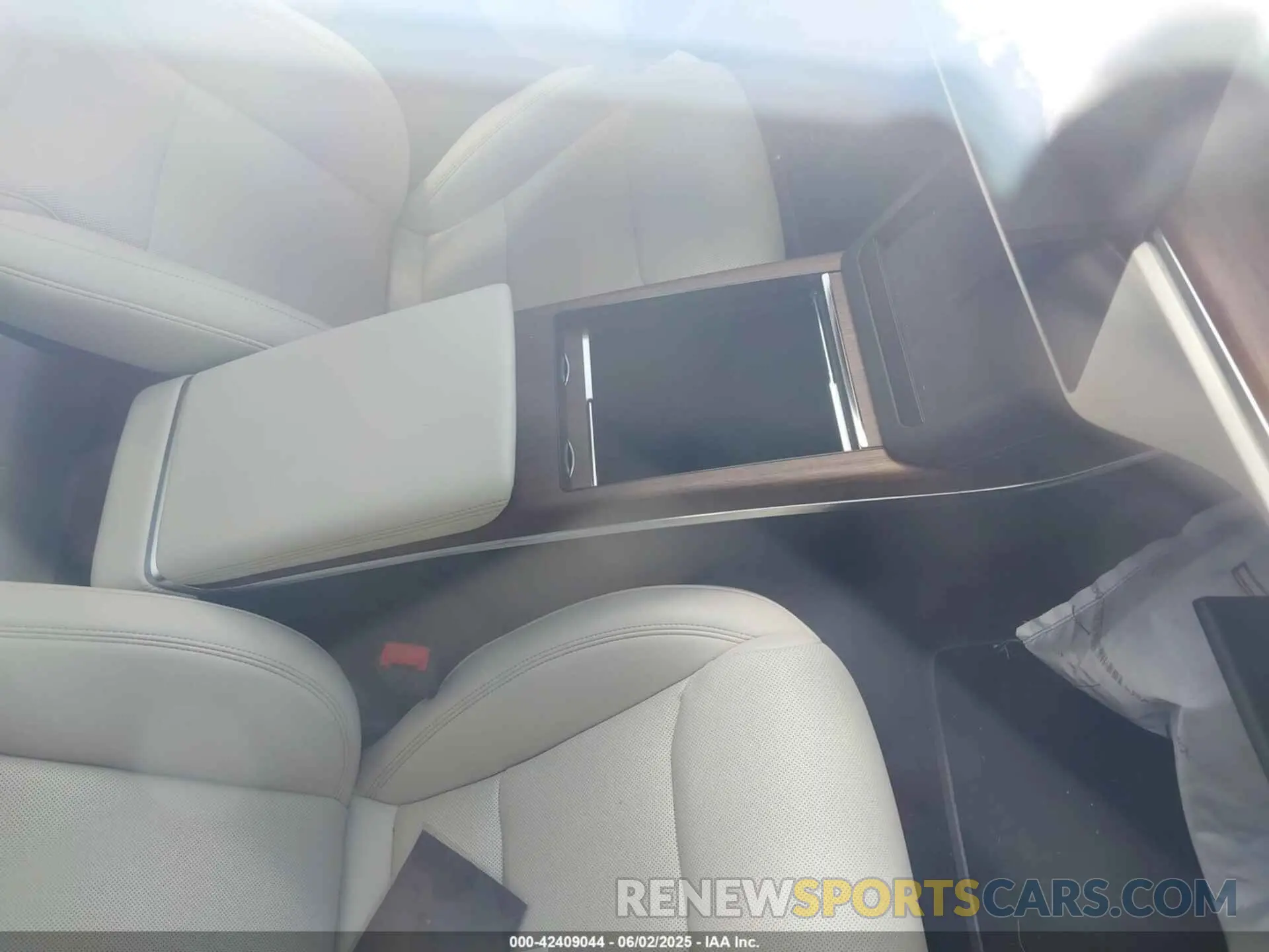5 Photograph of a damaged car 5YJSA1E59SF549183 TESLA MODEL S 2025