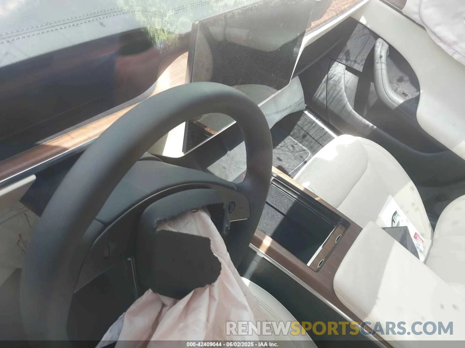 7 Photograph of a damaged car 5YJSA1E59SF549183 TESLA MODEL S 2025