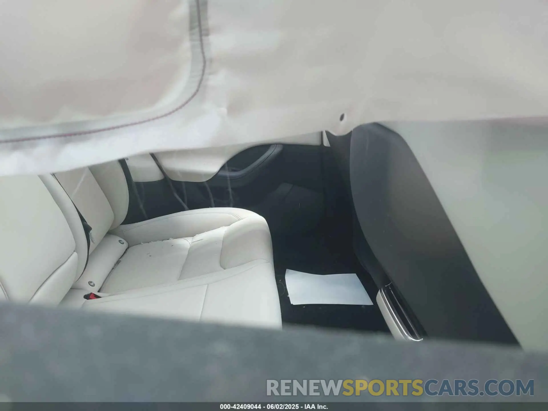 8 Photograph of a damaged car 5YJSA1E59SF549183 TESLA MODEL S 2025