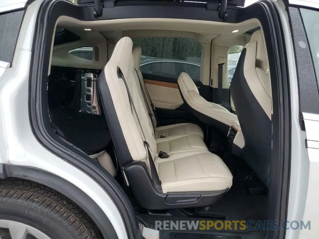 10 Photograph of a damaged car 5YJXCAE26KF140032 TESLA MODEL X 2019