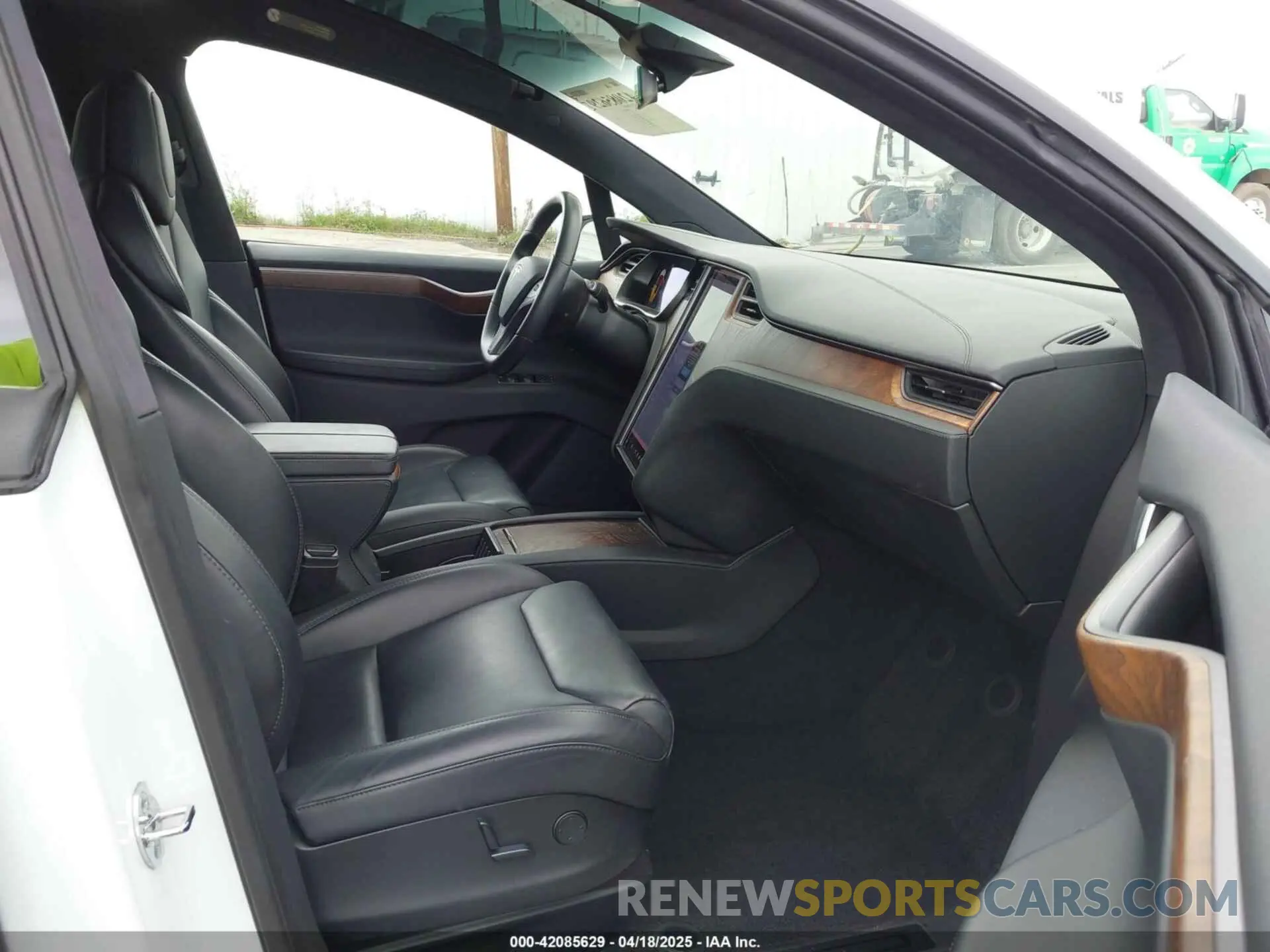 5 Photograph of a damaged car 5YJXCAE26KF211620 TESLA MODEL X 2019