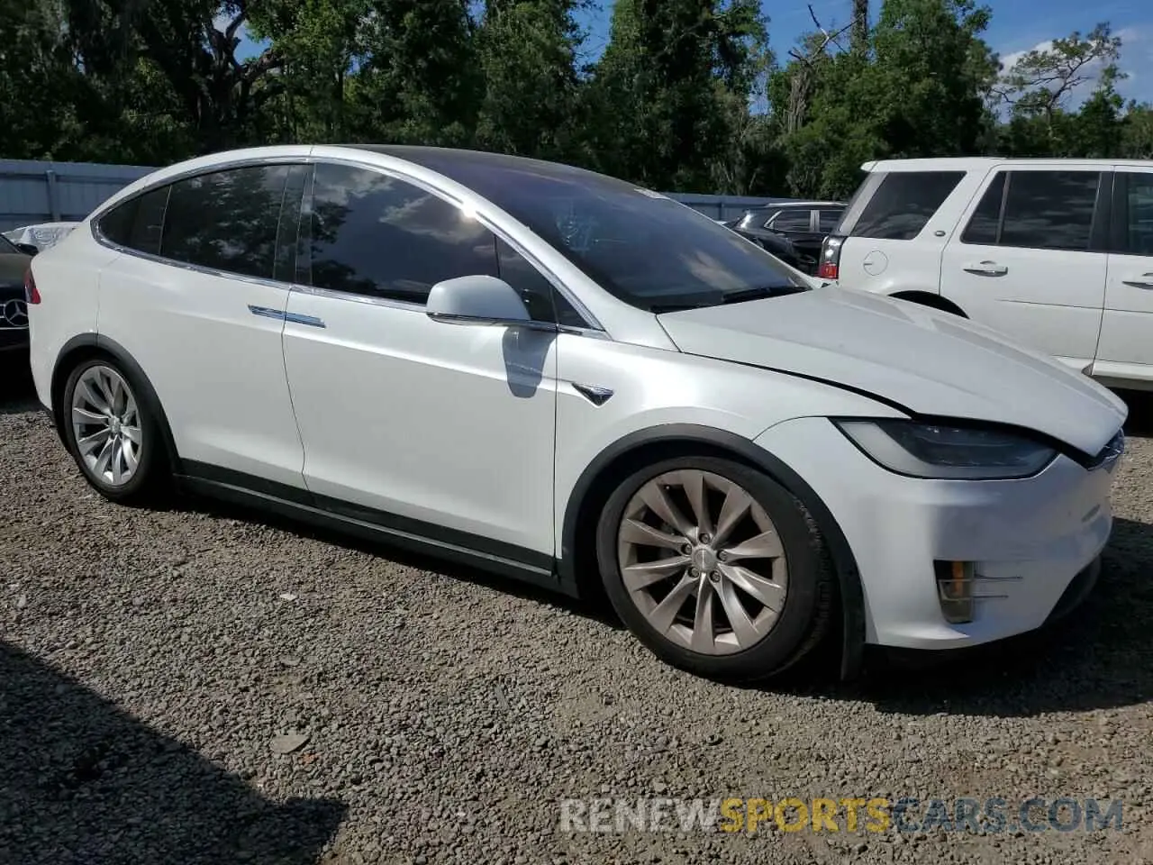 4 Photograph of a damaged car 5YJXCAE2XKF192909 TESLA MODEL X 2019