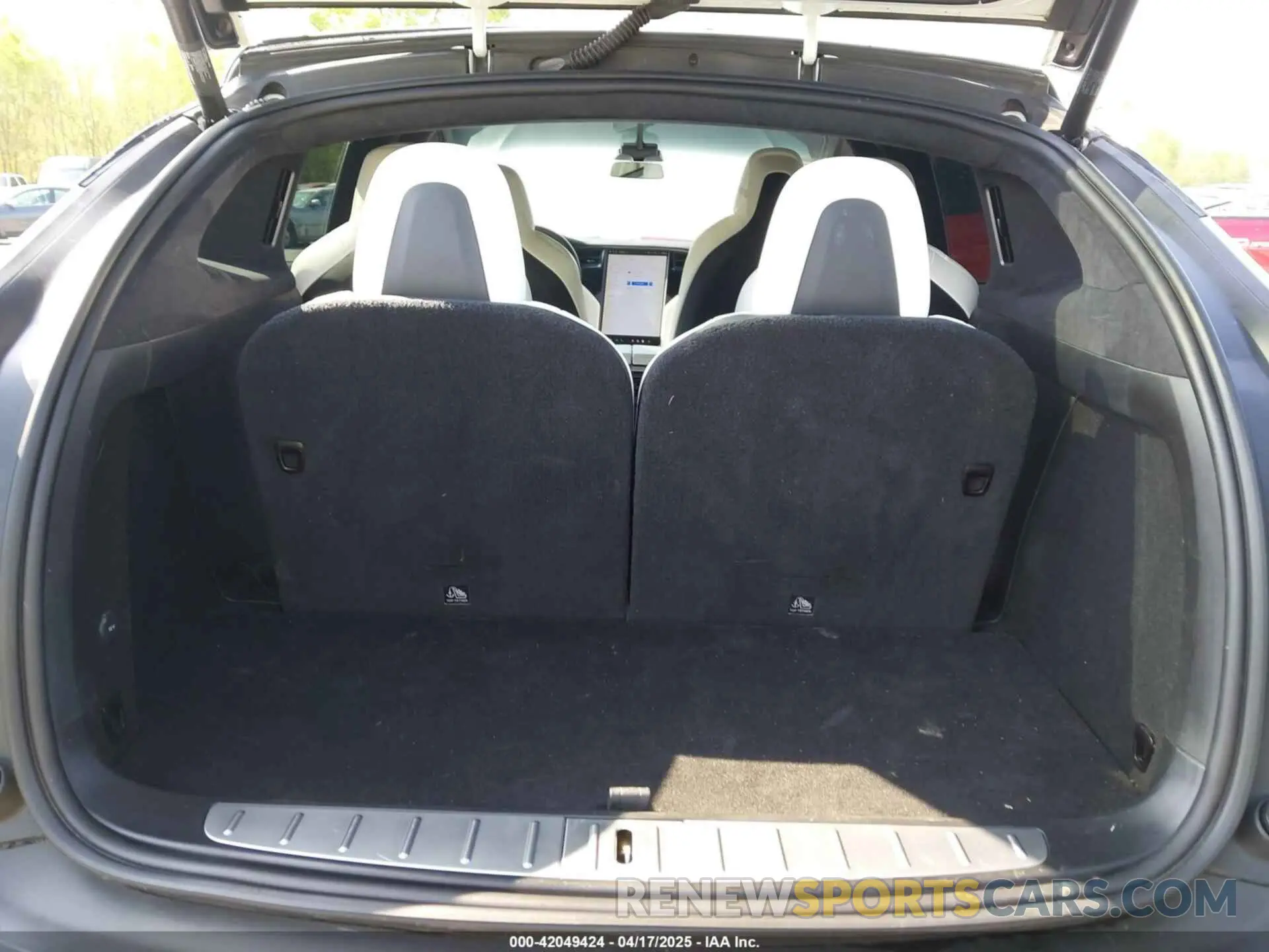 19 Photograph of a damaged car 5YJXCBE27KF150381 TESLA MODEL X 2019
