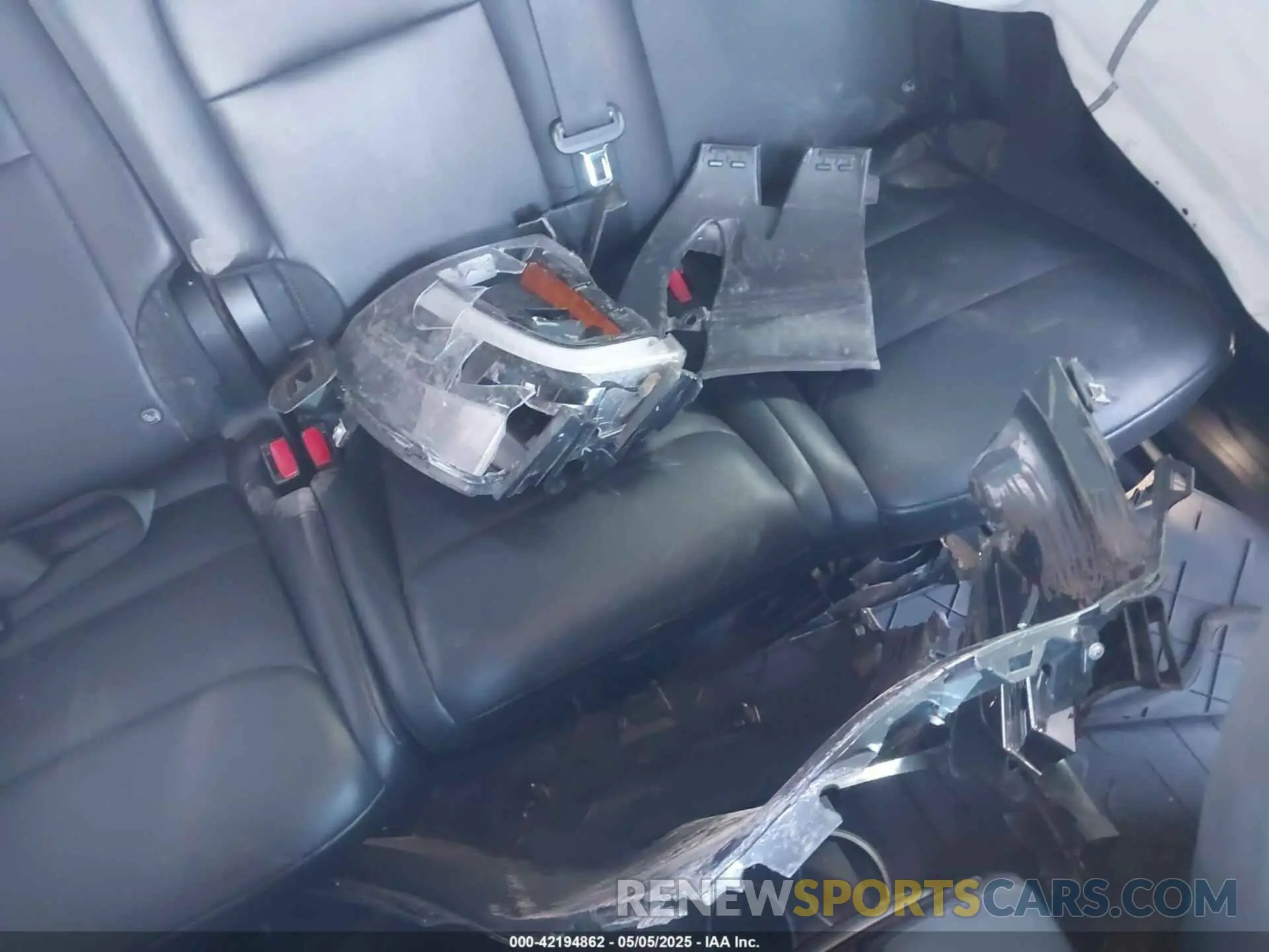11 Photograph of a damaged car 5YJXCAE25LF260860 TESLA MODEL X 2020