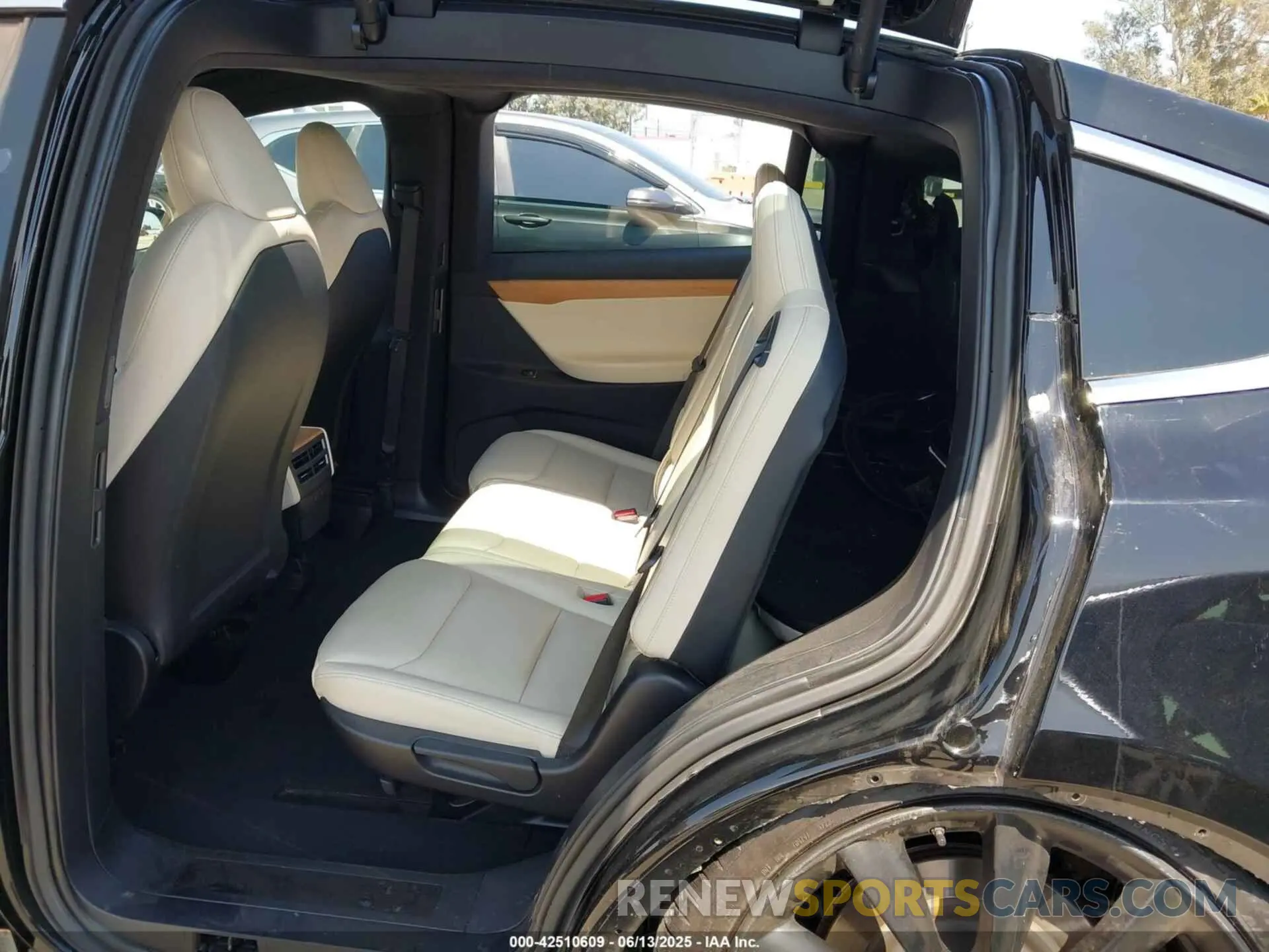 8 Photograph of a damaged car 5YJXCAE28LF248332 TESLA MODEL X 2020