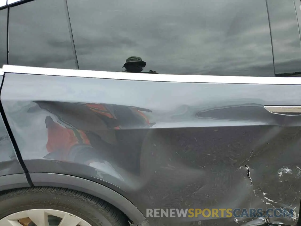 10 Photograph of a damaged car 5YJXCBE25LF242574 TESLA MODEL X 2020