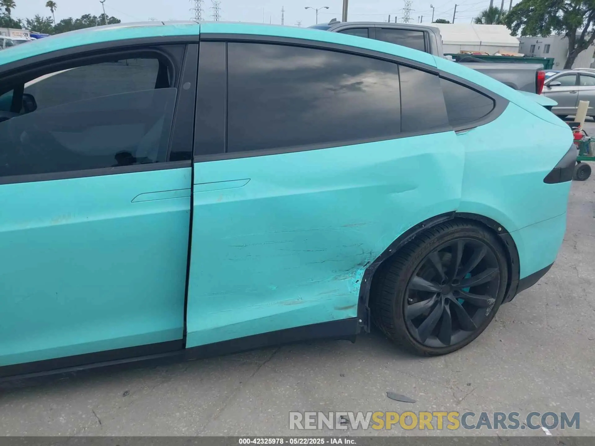 21 Photograph of a damaged car 5YJXCBE26LF249243 TESLA MODEL X 2020